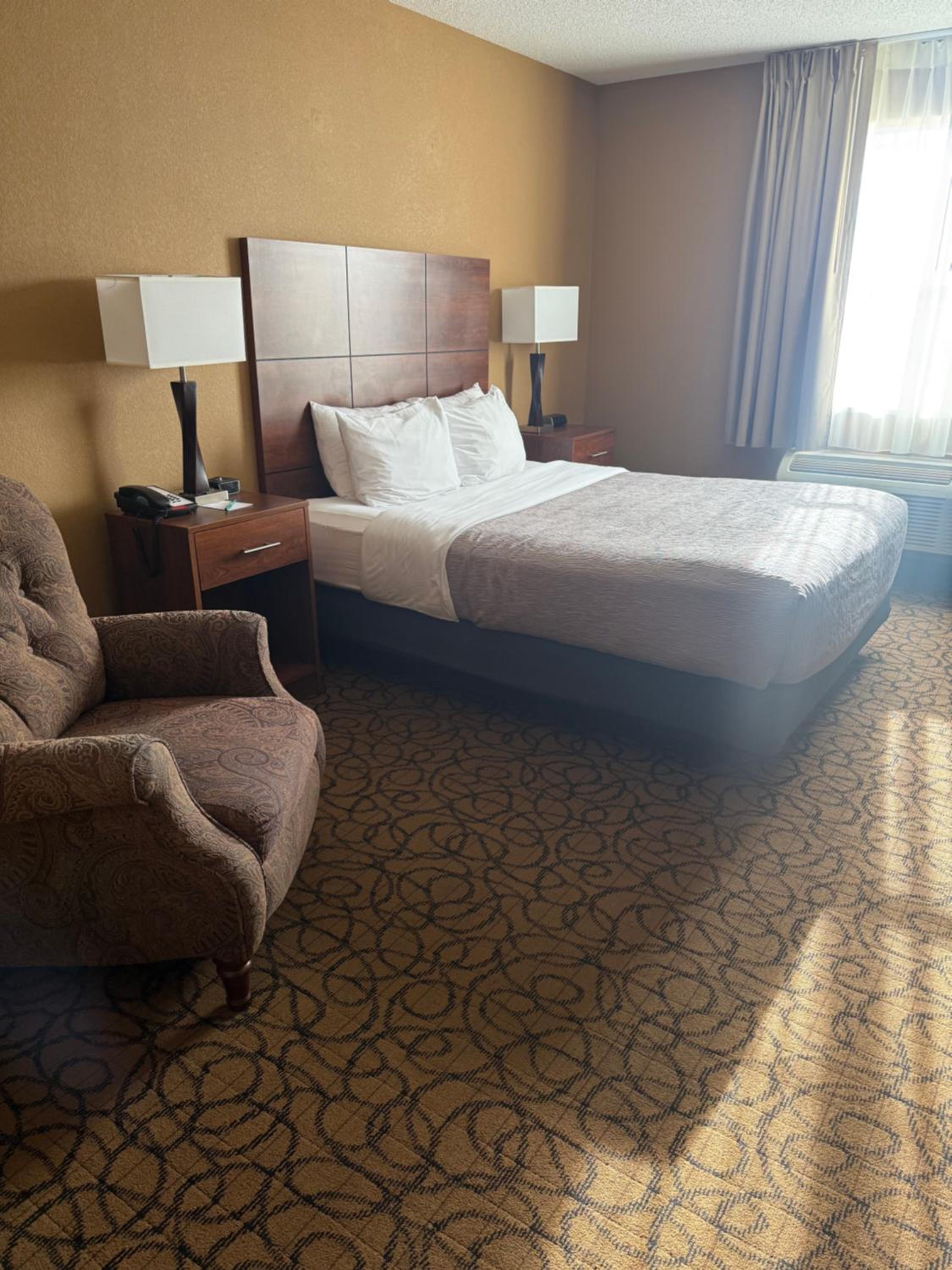 Queen Room - Accessible/Non Smoking/1st Floor photo 1
