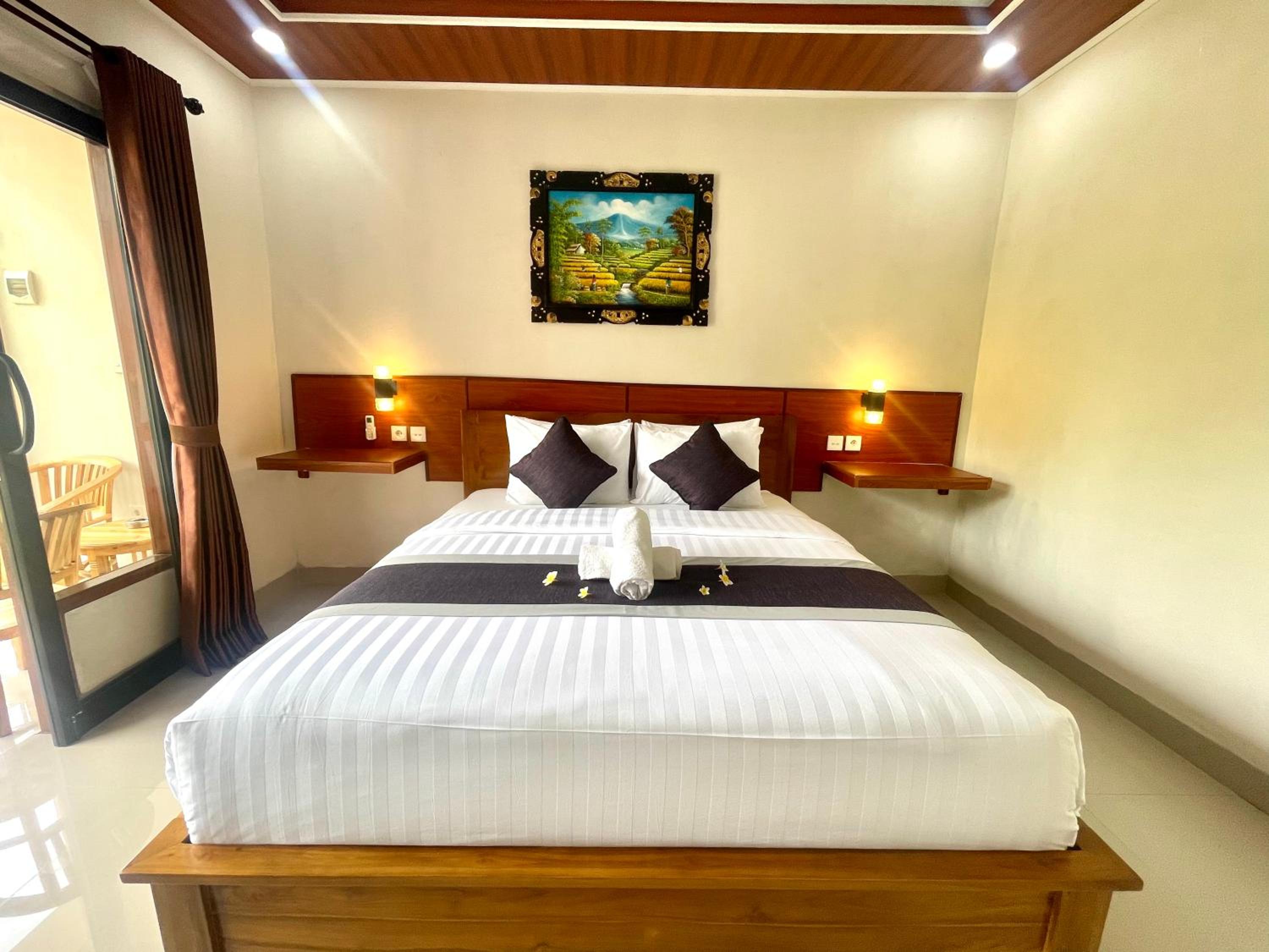 Double Room with Pool View - Photo 3
