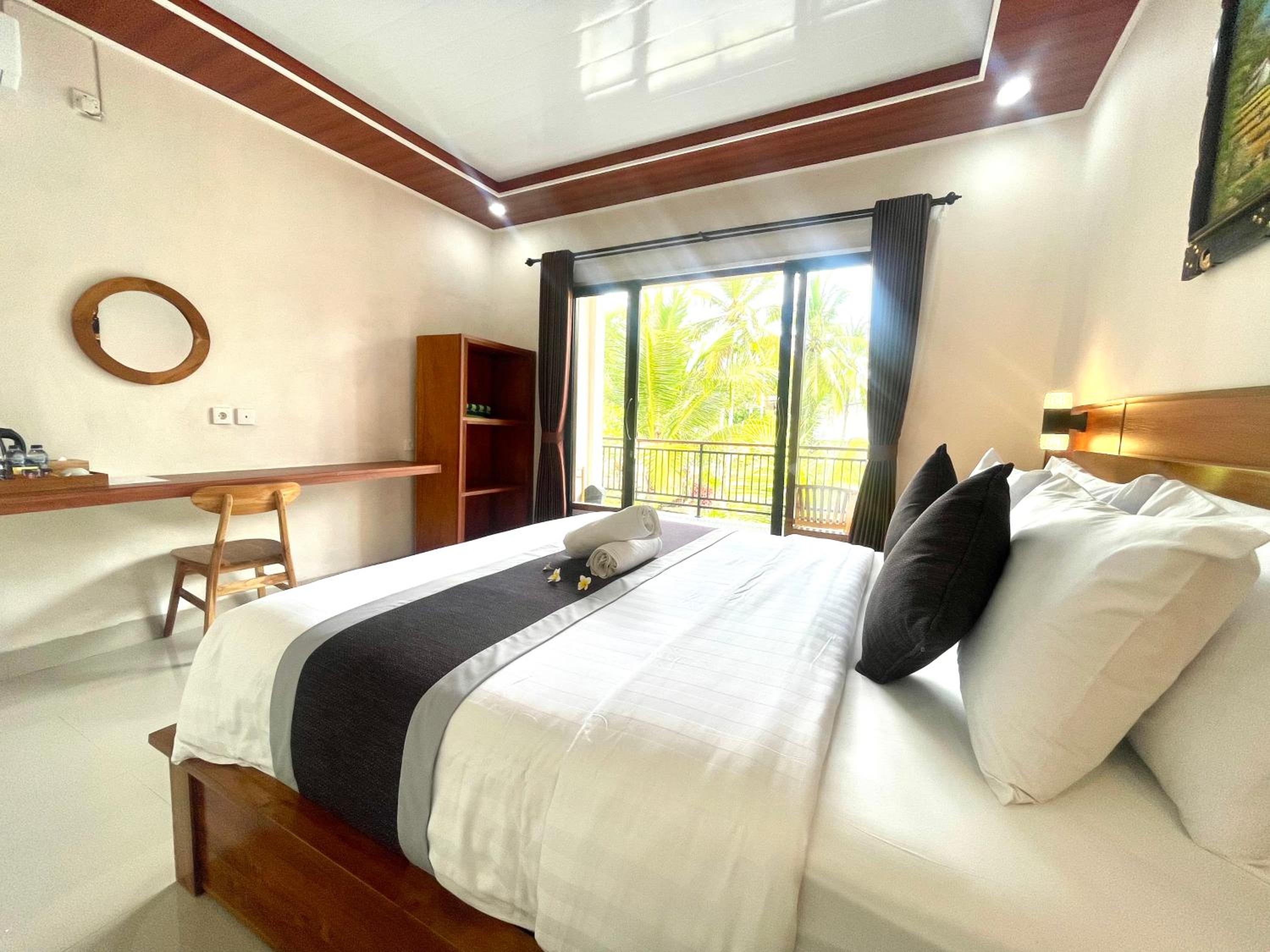 Double Room with Pool View - Photo 5