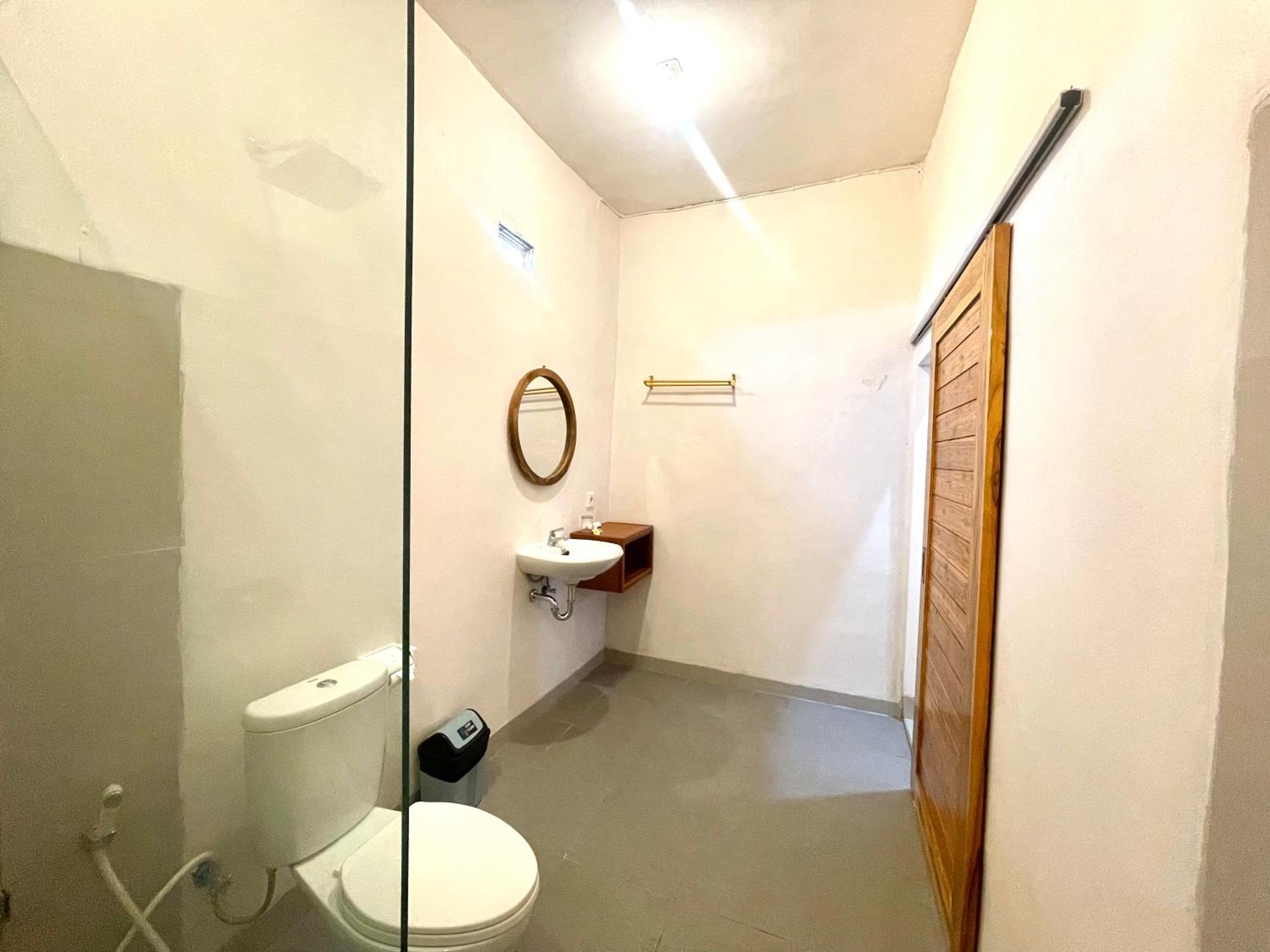 Double Room with Pool View - Photo 6