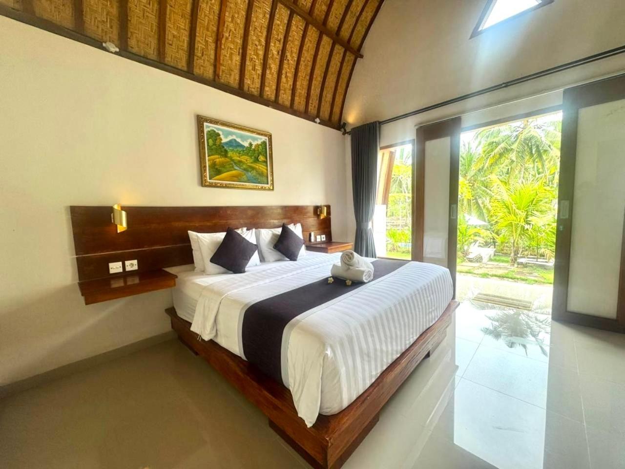 King Room with Pool View - Photo 6