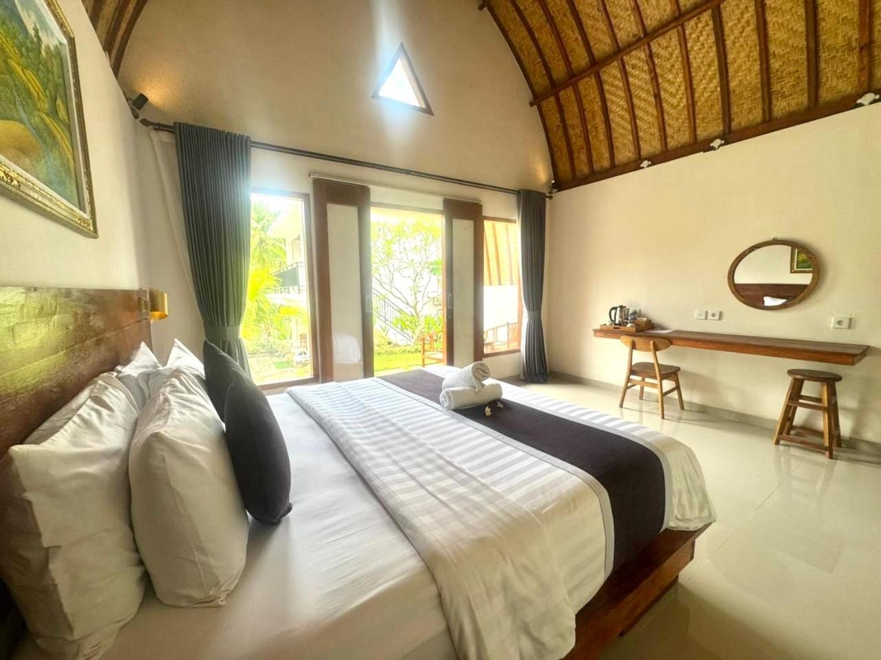 King Room with Pool View - Photo 8