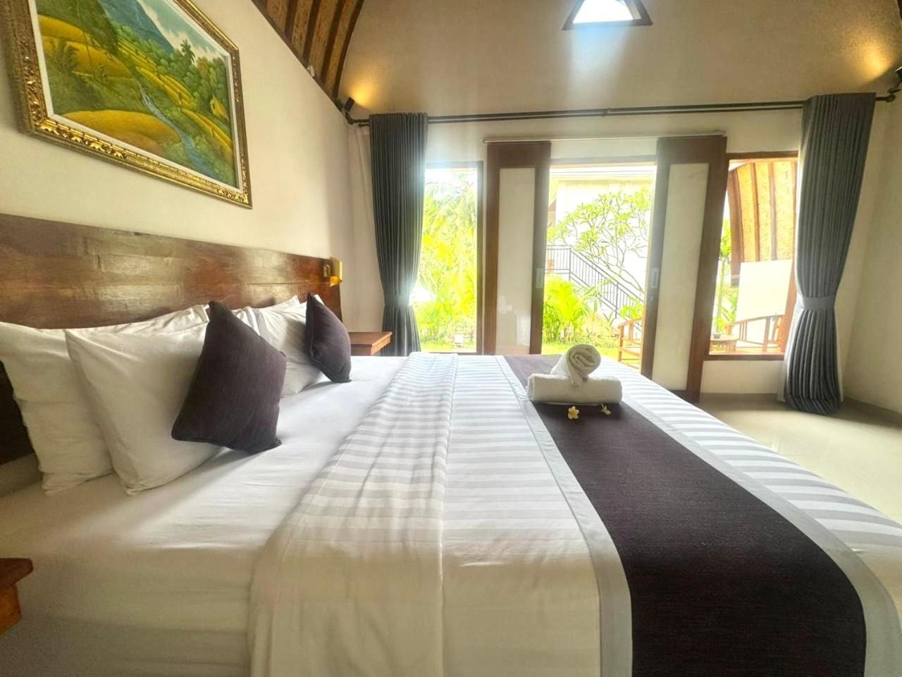King Room with Pool View - Photo 9