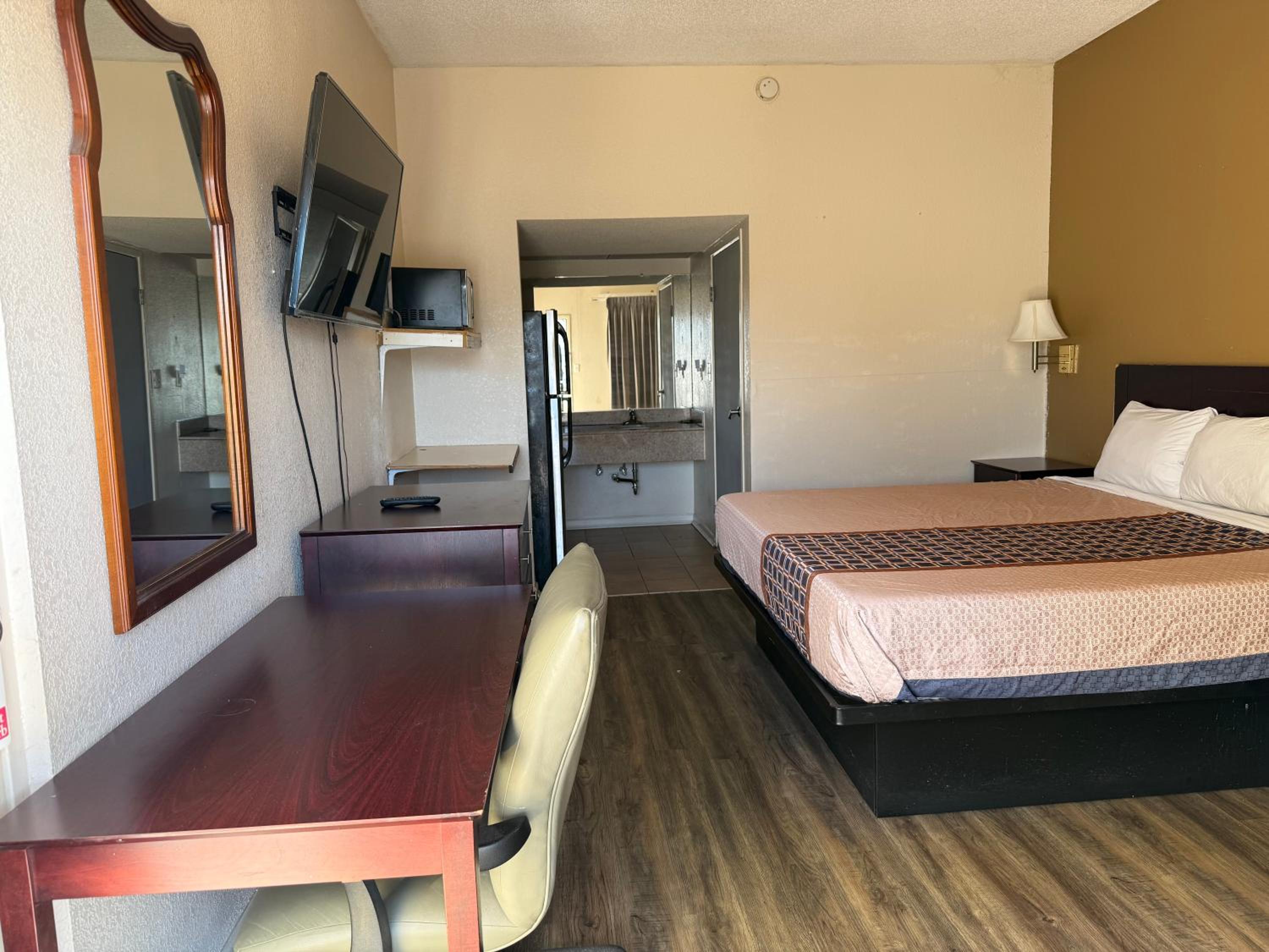 King Room - Disability Access/Non-Smoking - Photo 1