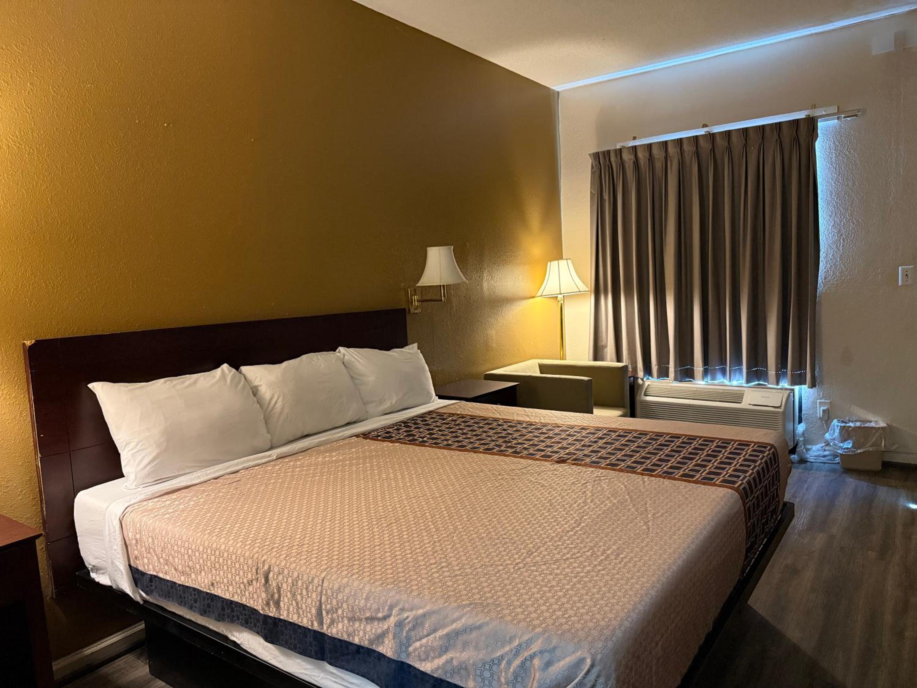 King Room - Disability Access/Non-Smoking - Photo 2