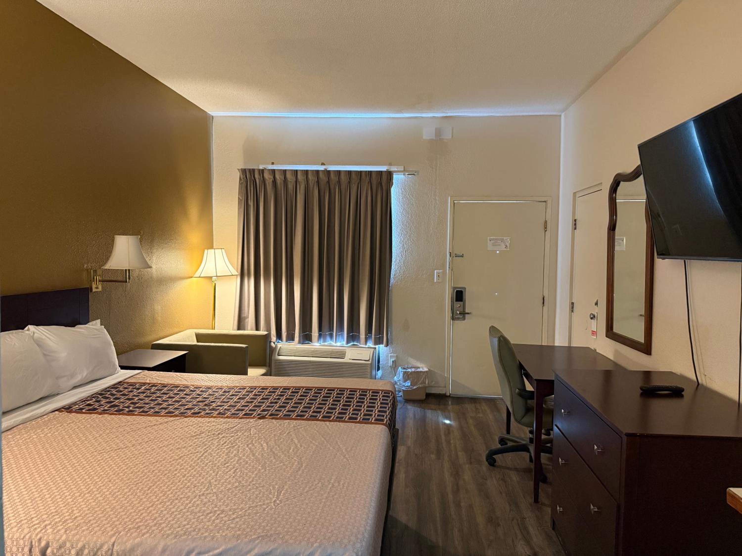 King Room - Disability Access/Non-Smoking - Photo 3