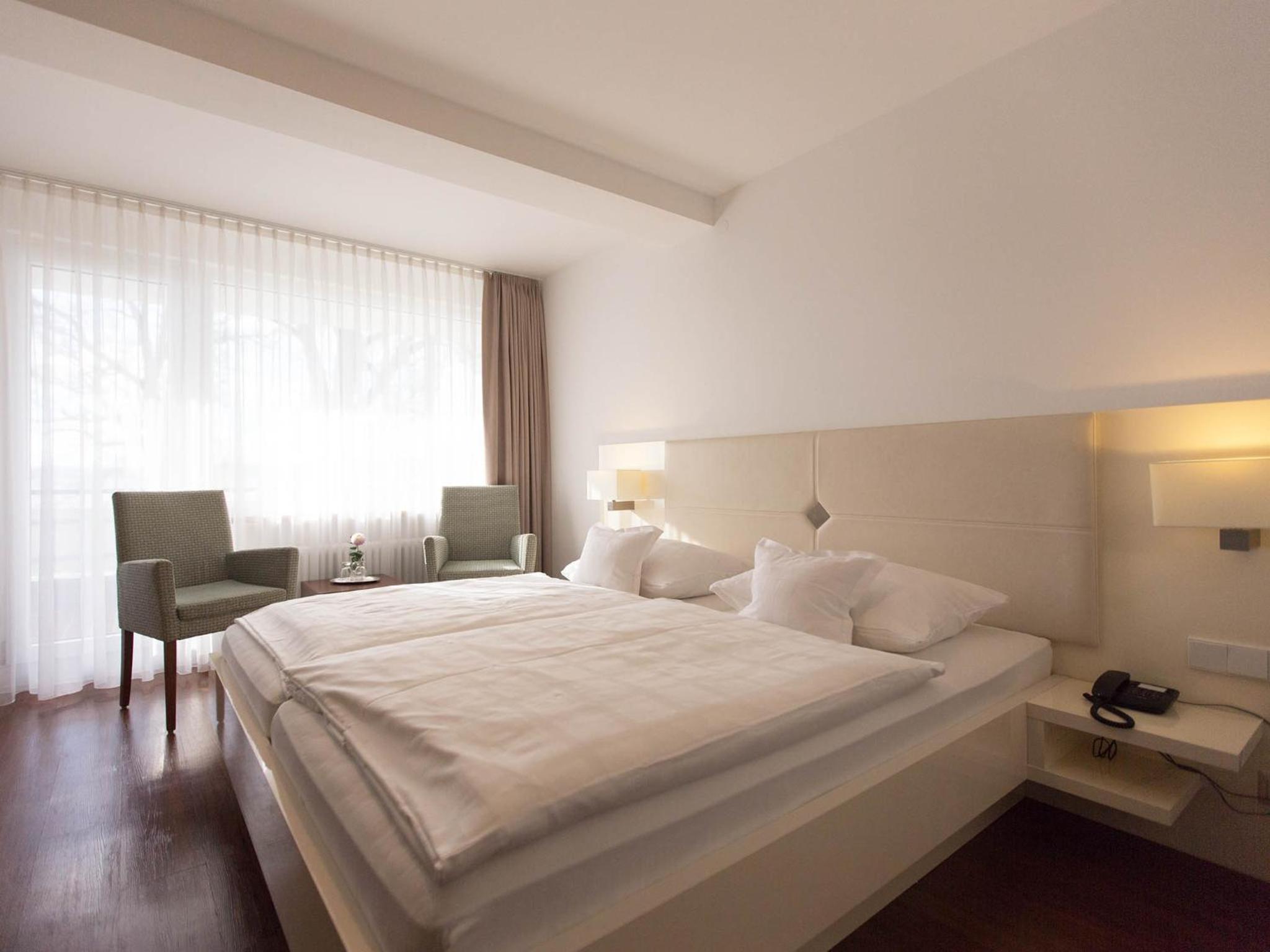 Double Room with Balcony and Lake View - Photo 7