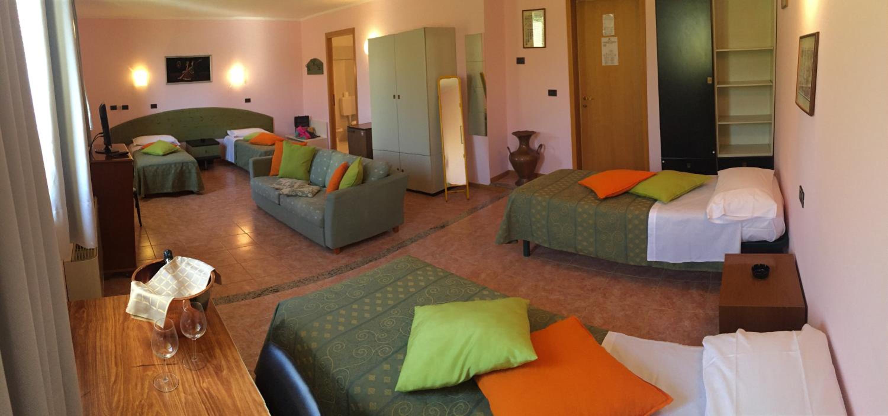 Quadruple Room - Photo 3