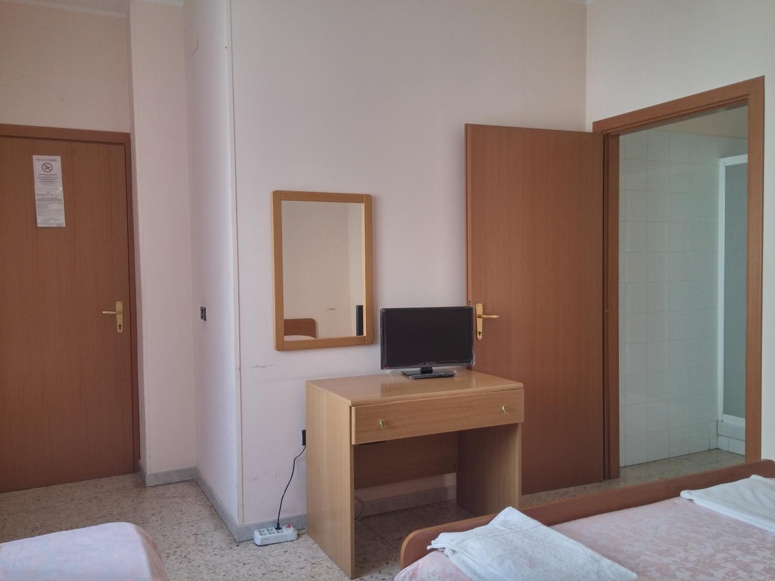 Double Room - Disability Access - Photo 2