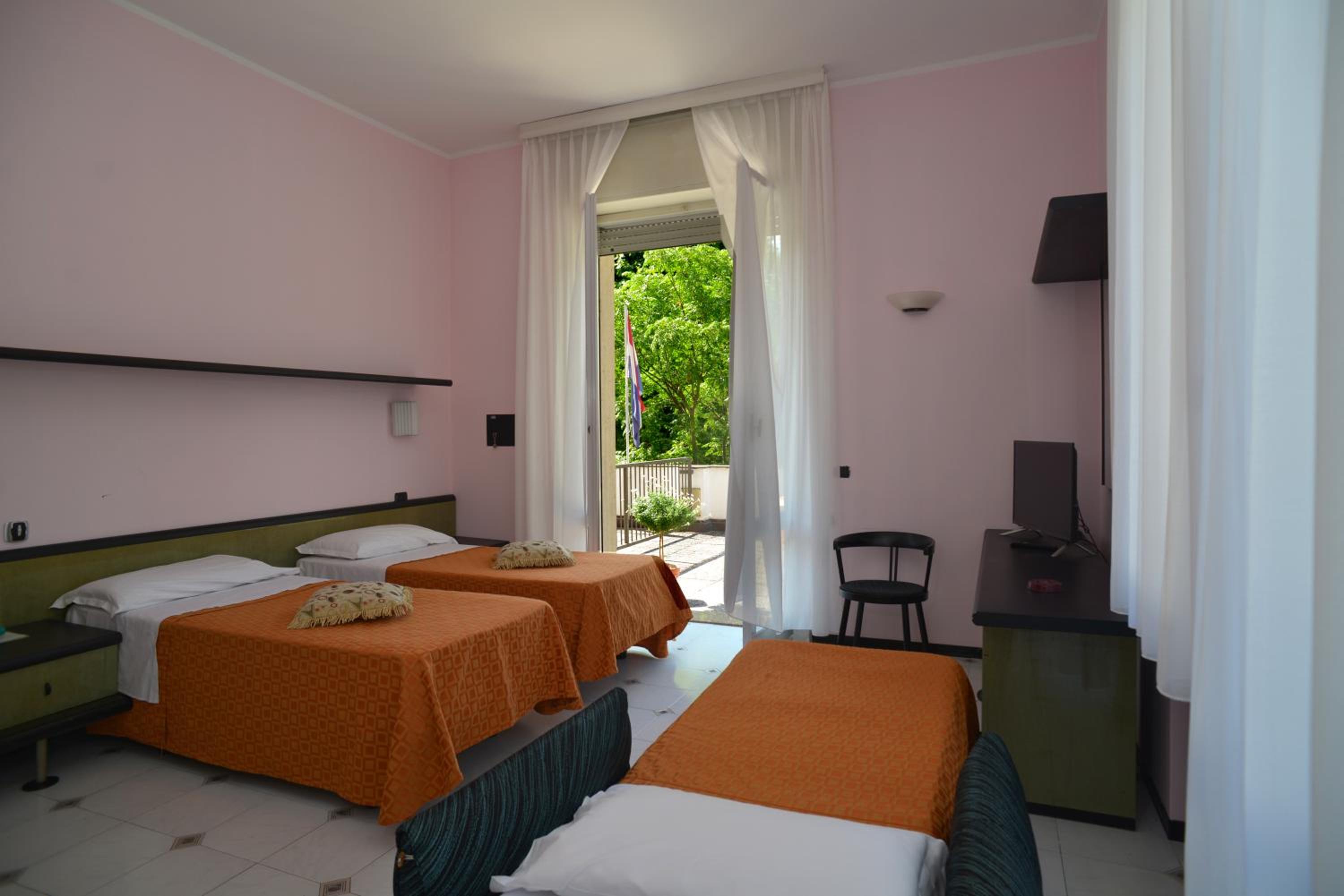 Triple Room - Photo 7