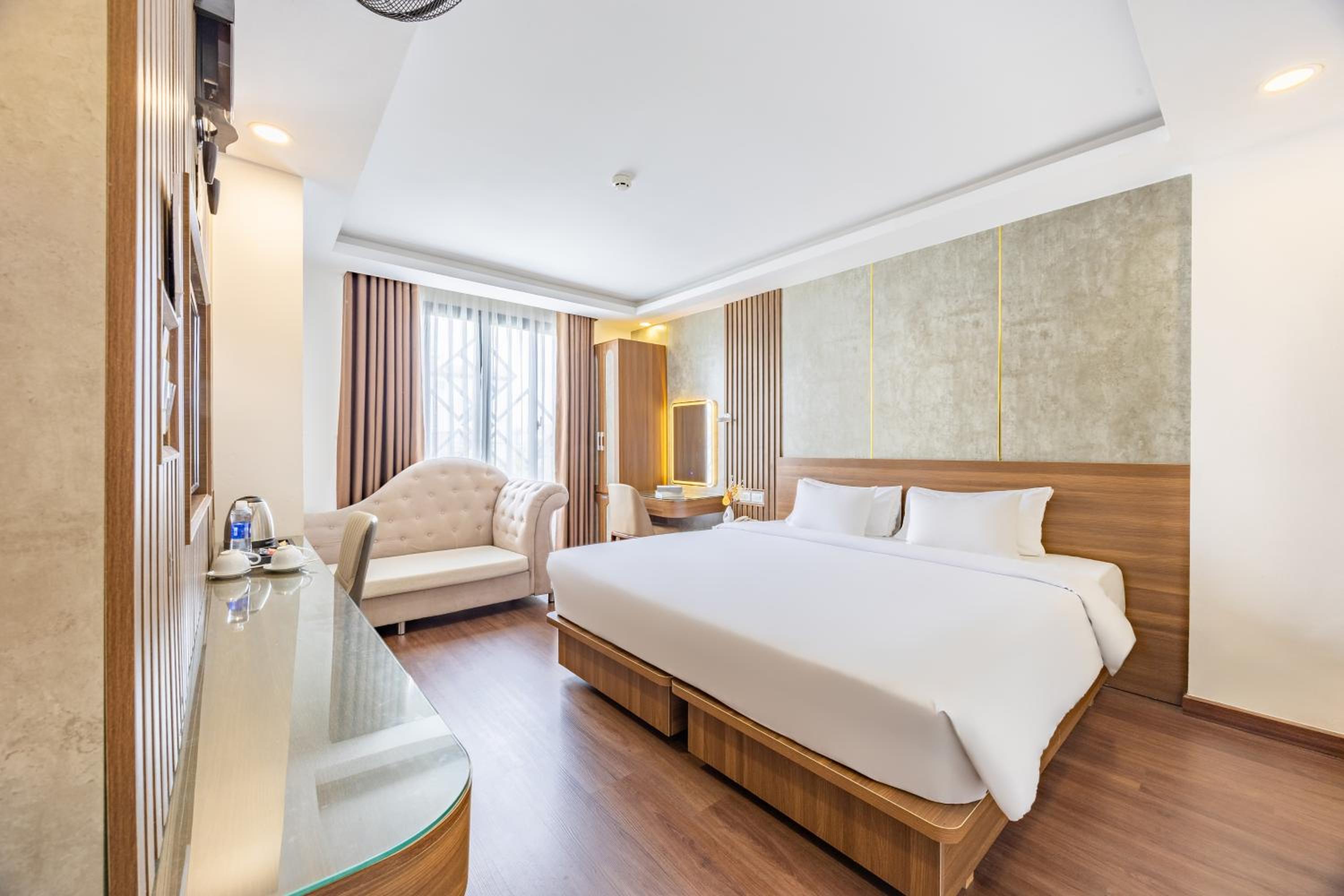 Deluxe King Room photo 3