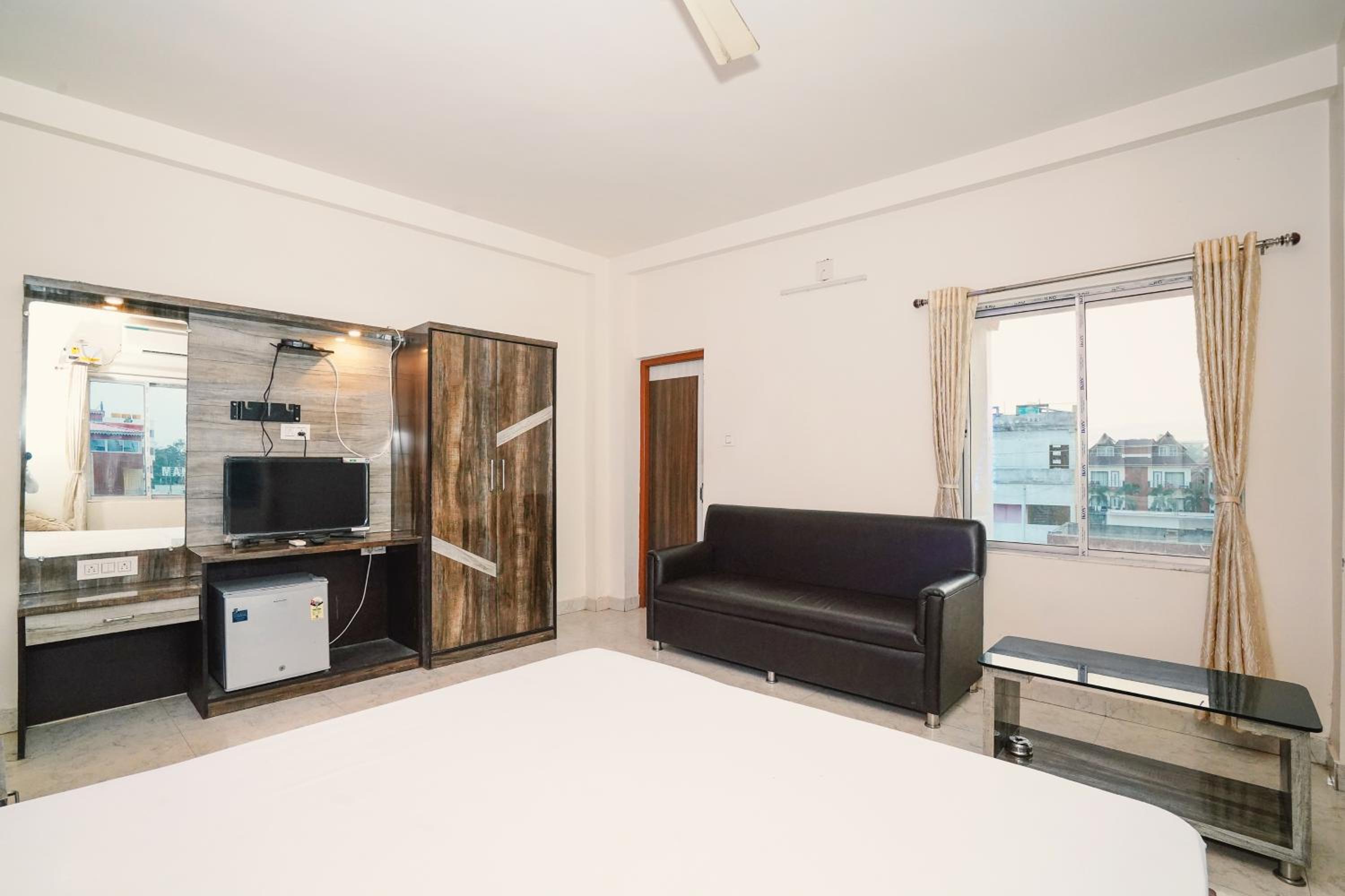 Deluxe Double Room with Balcony - Photo 1