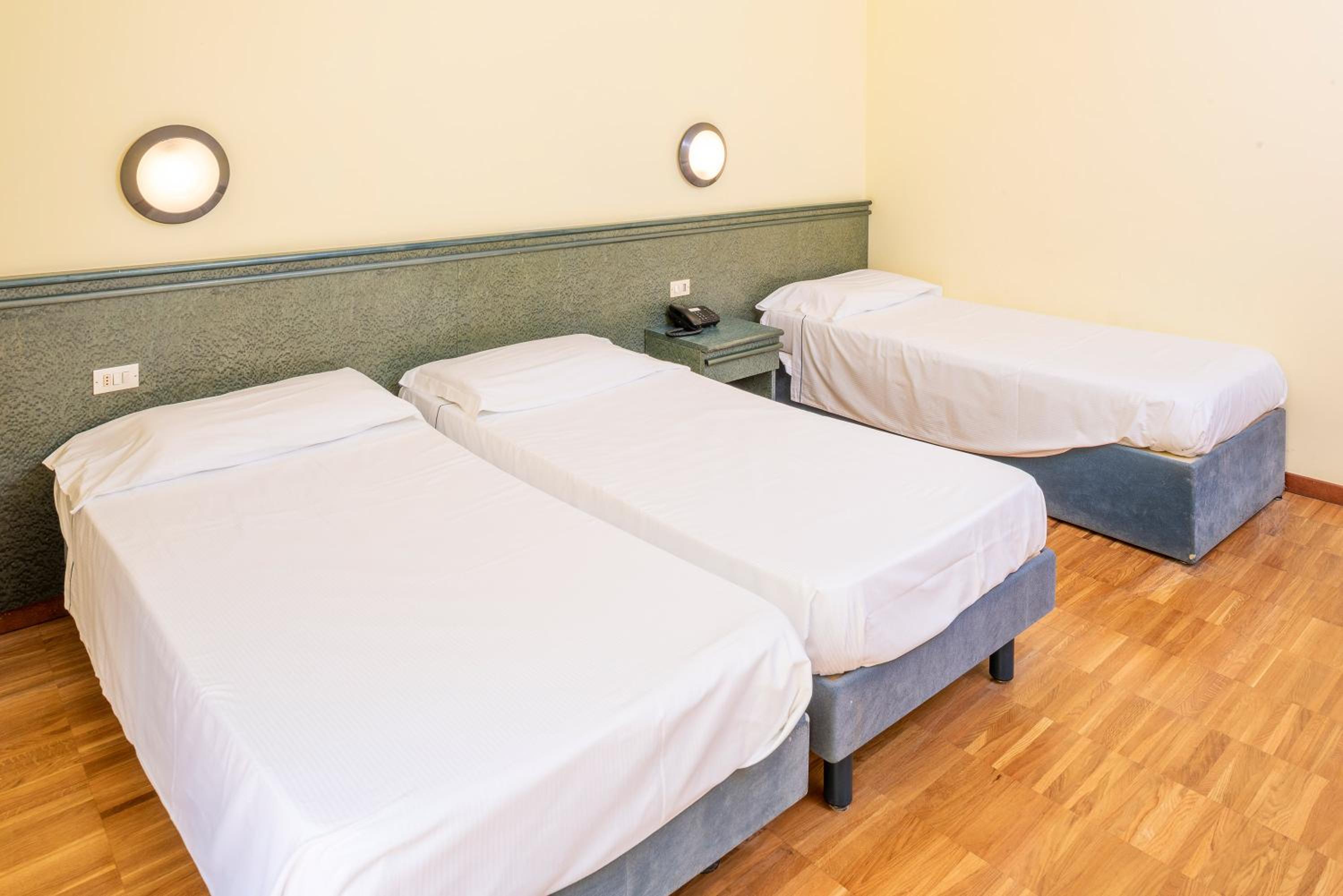 Standard Triple Room - Photo 2