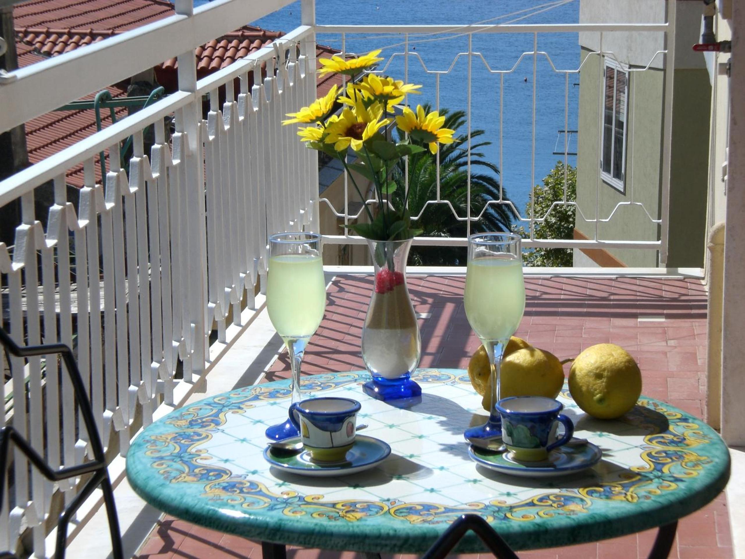 One-Bedroom Apartment with Sea View photo 2