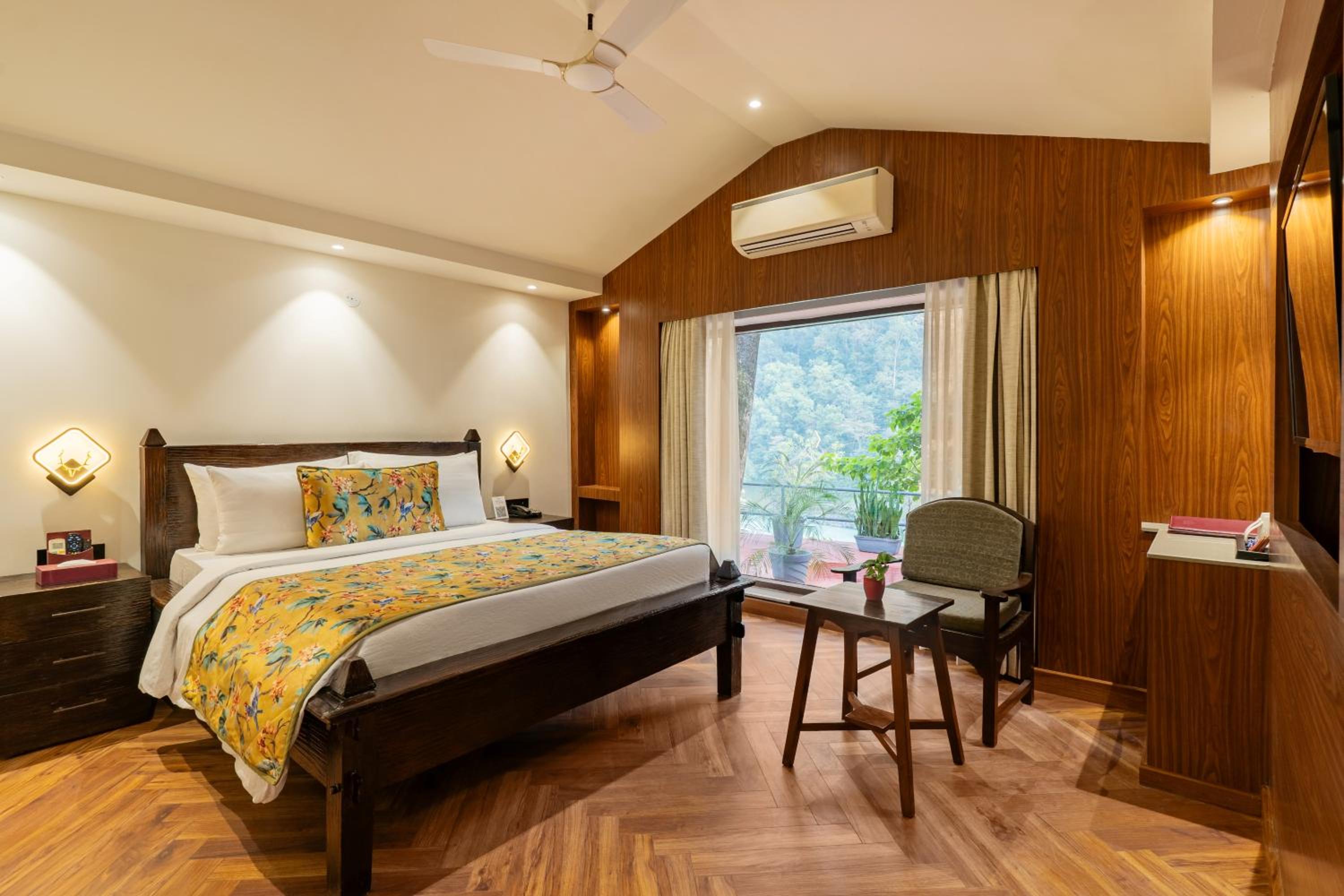 	Premium Ganges View Room With Bathtub - Photo 3