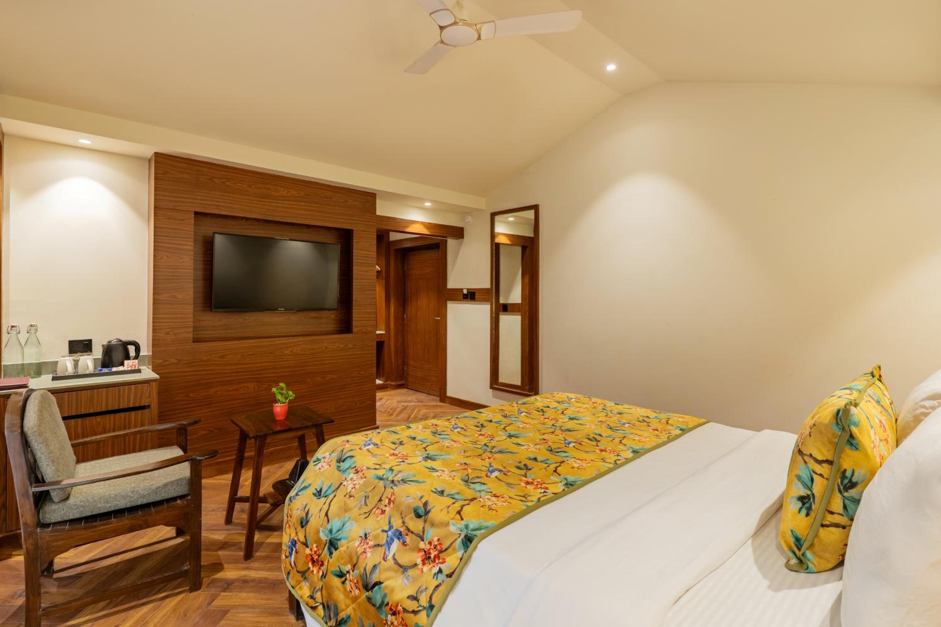 	Premium Ganges View Room With Bathtub - Photo 6