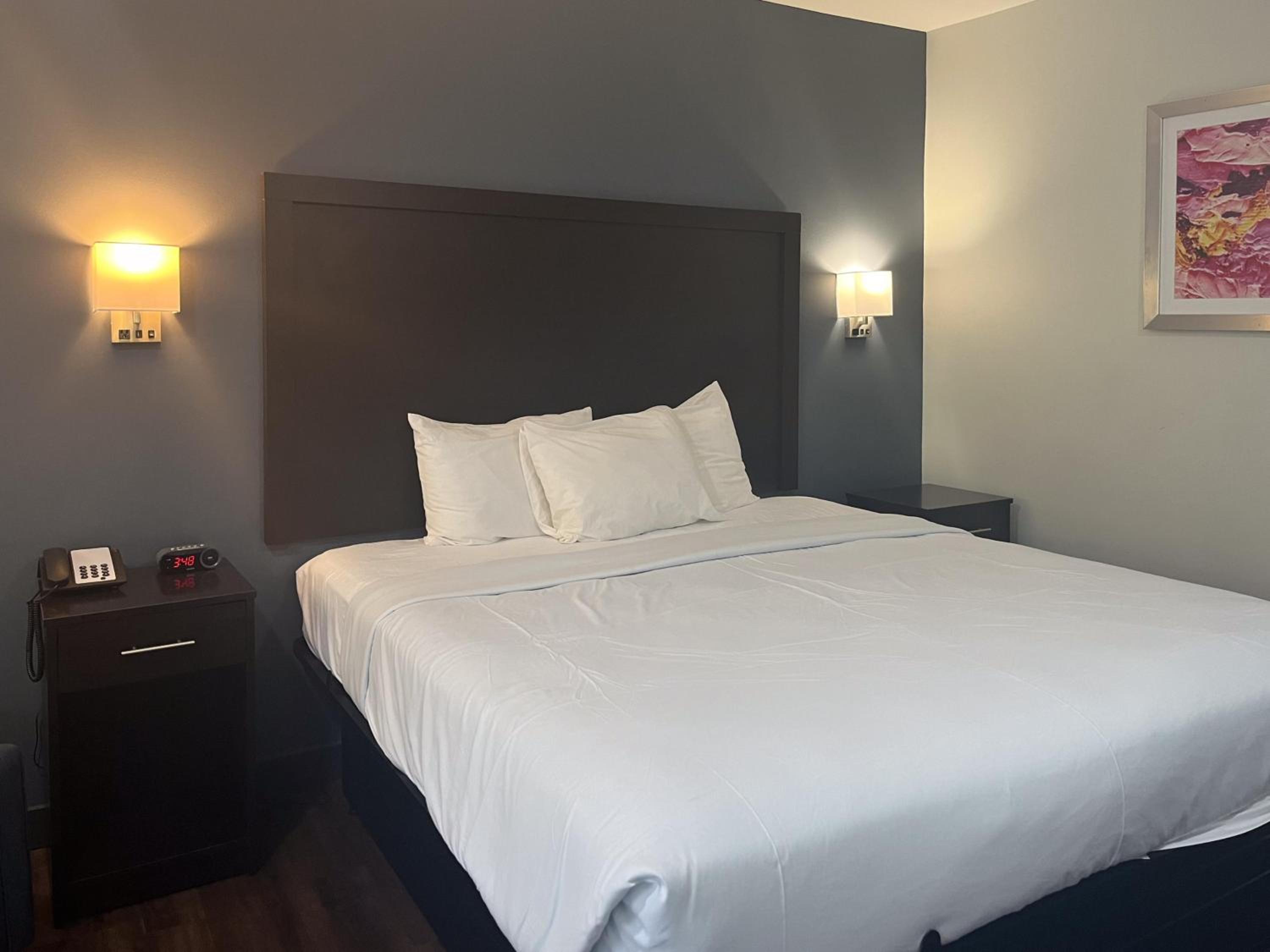 1 Queen Bed | Non-Smoking, Kitchen - Photo 6