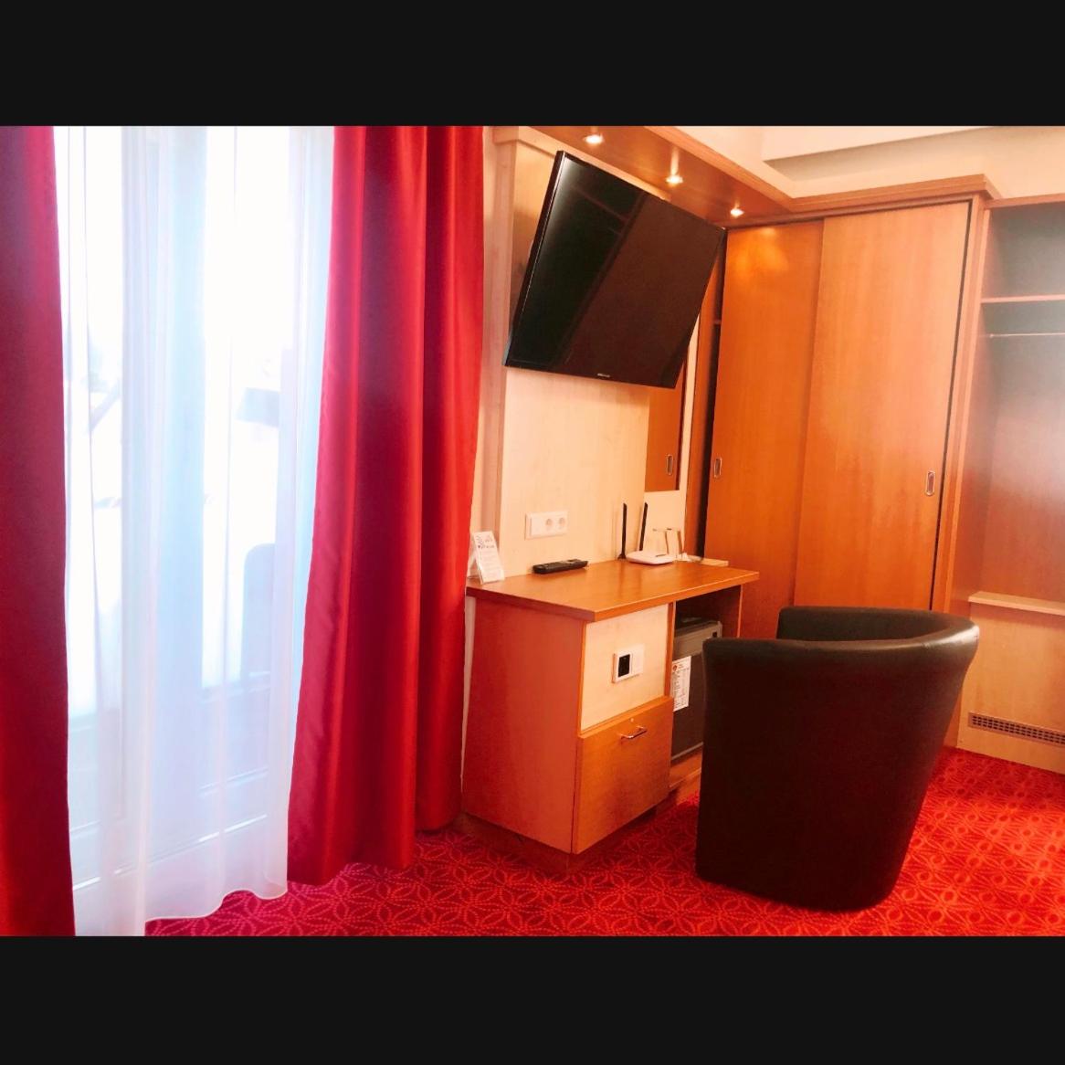 Double or Twin Room - Photo 2