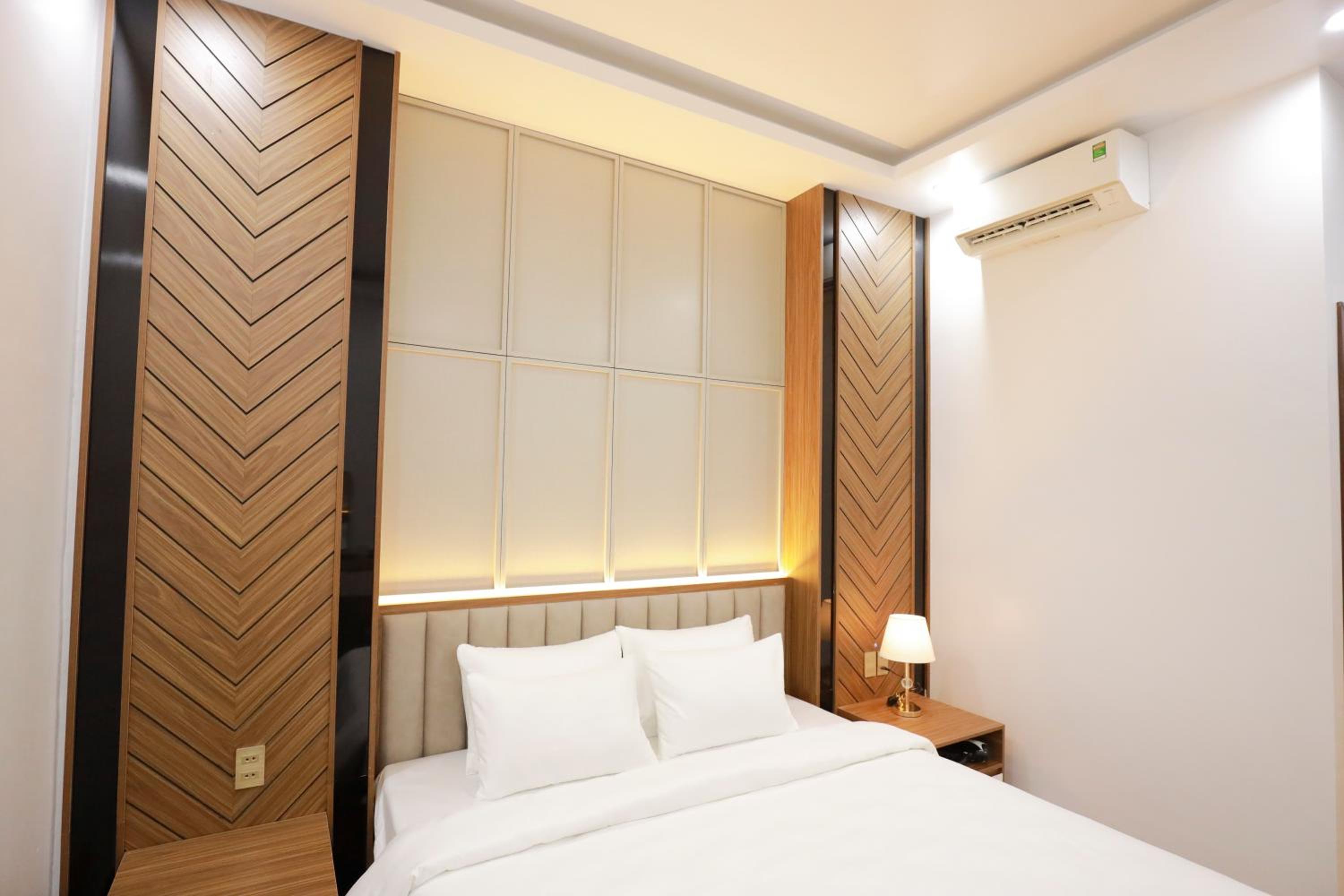 Deluxe King Room photo 2