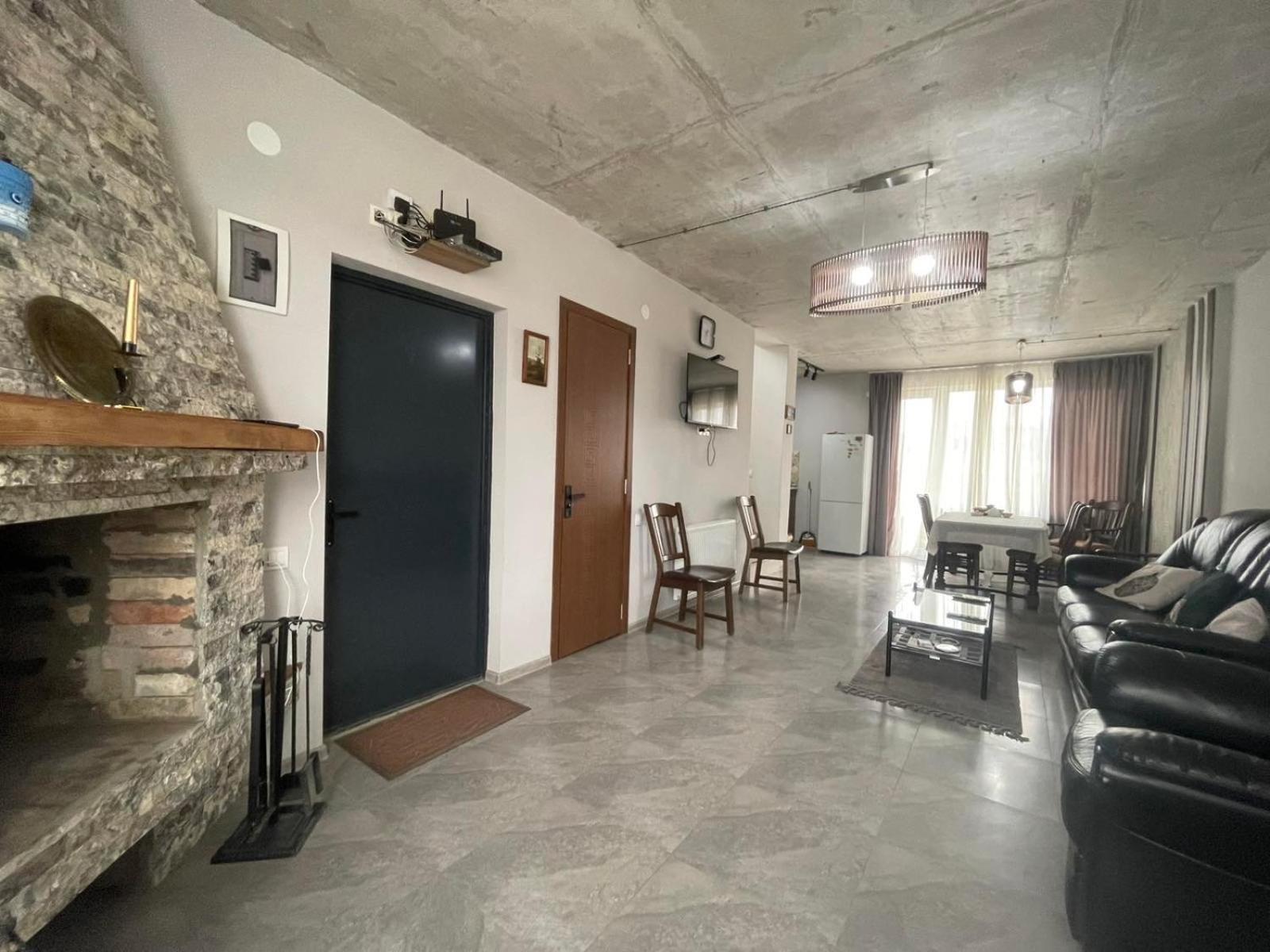 Three-Bedroom House photo 2