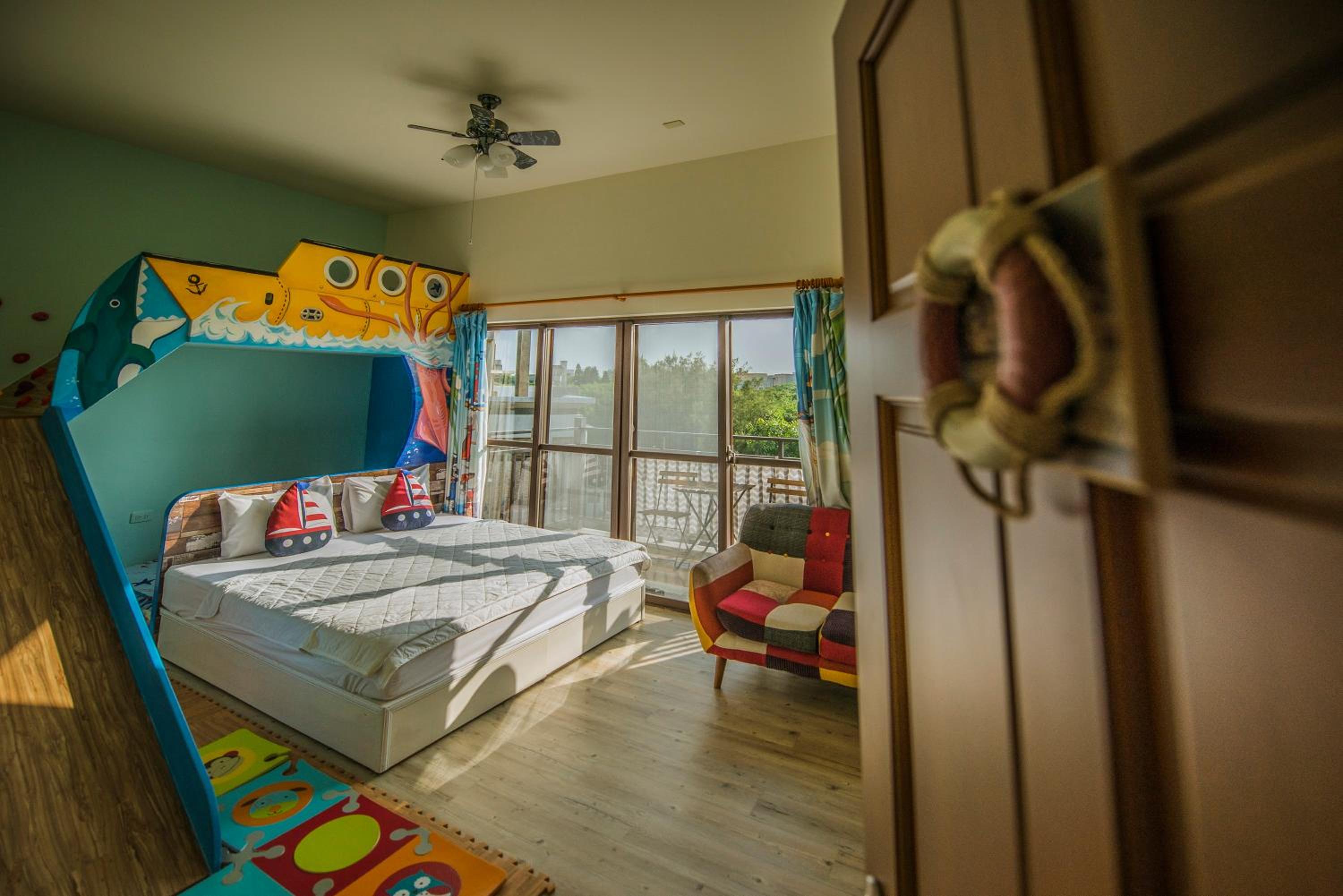 Family Room with Balcony photo 1