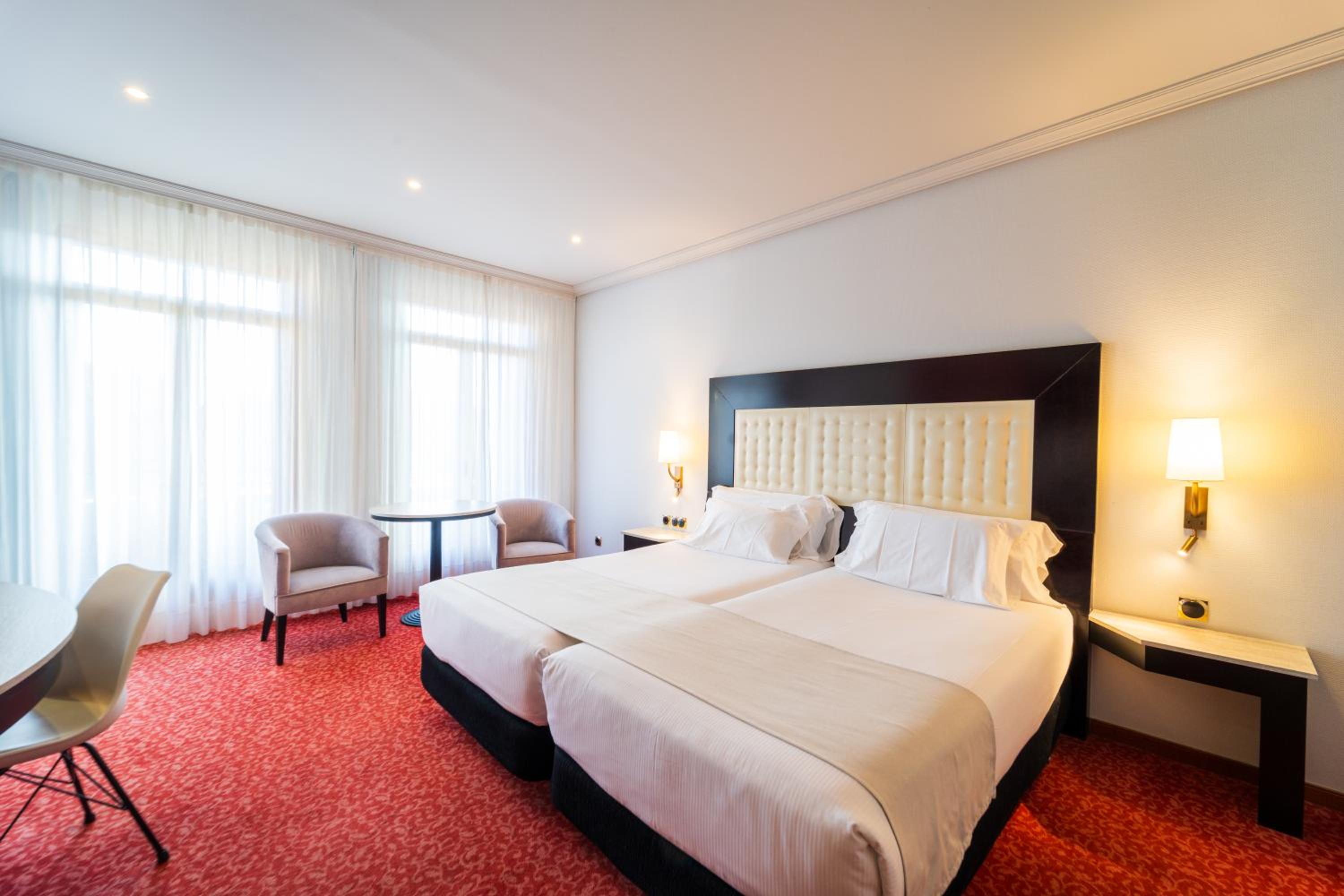 Double or Twin Room with View - Photo 3