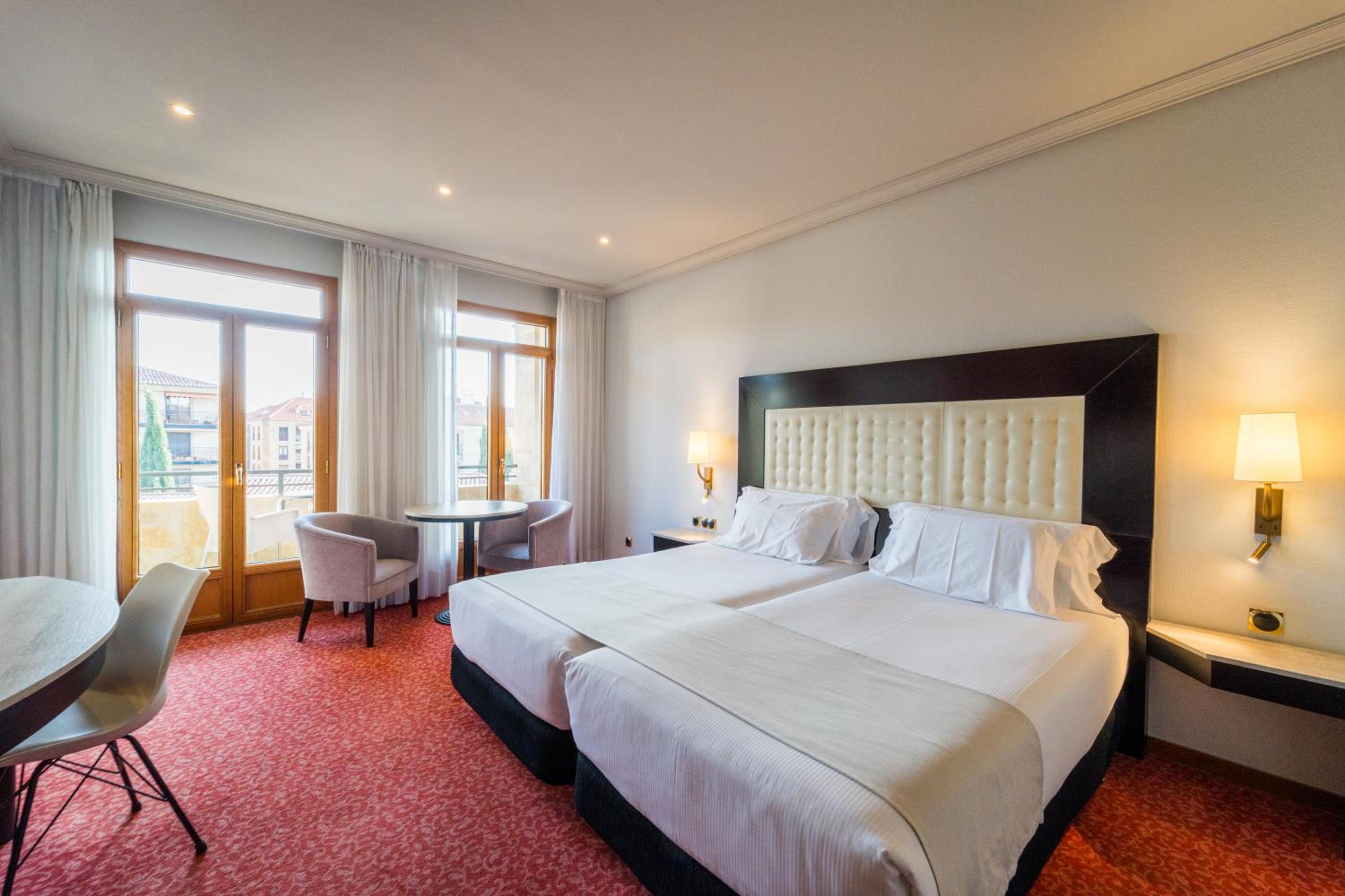 Double or Twin Room with View - Photo 2