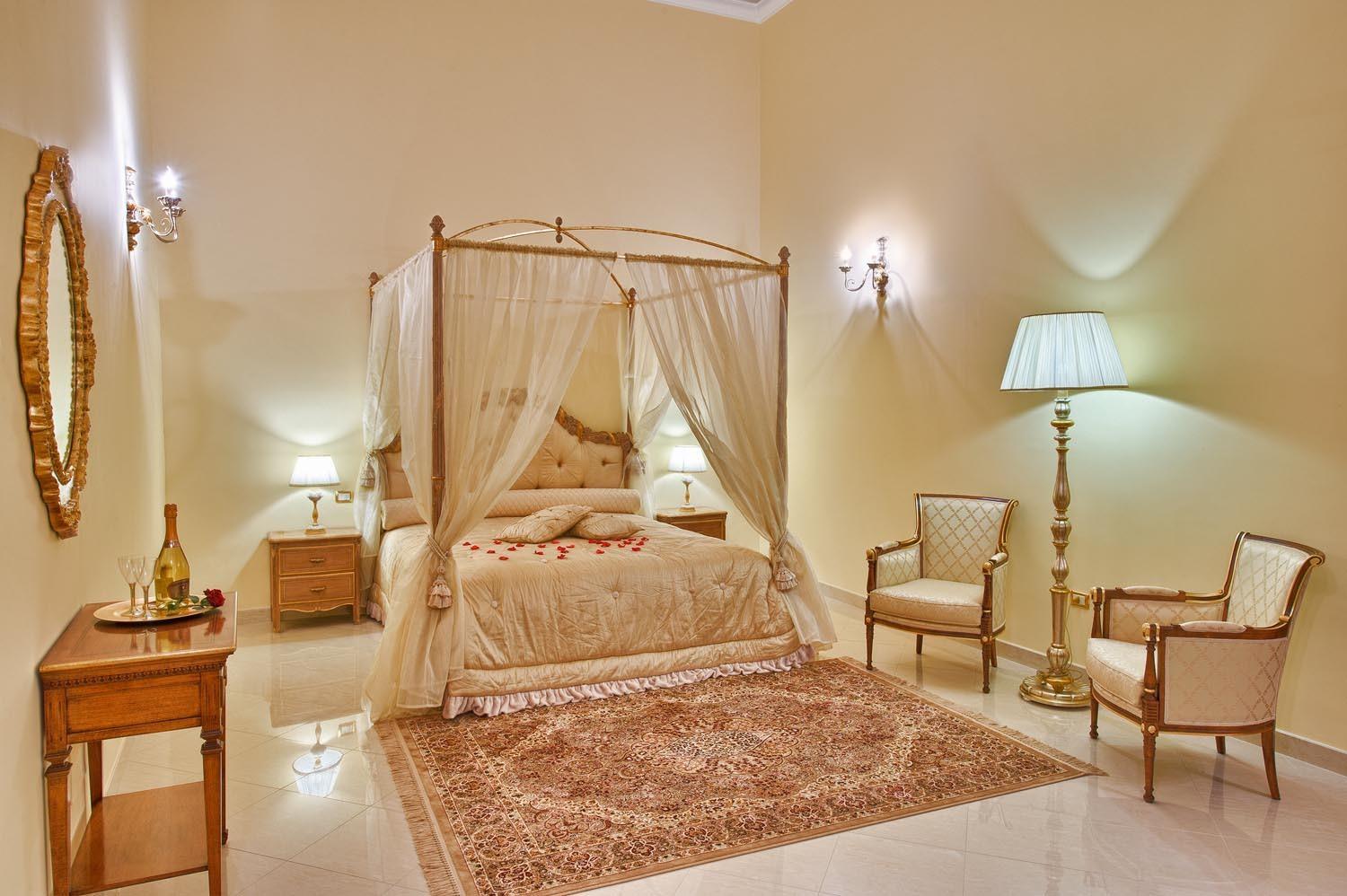 Superior Suite with Spa Bath - Photo 9