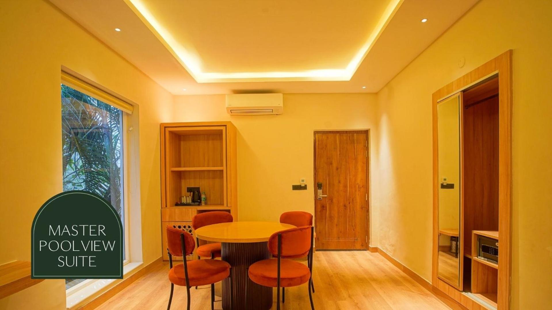 Master Poolview Suite photo 2
