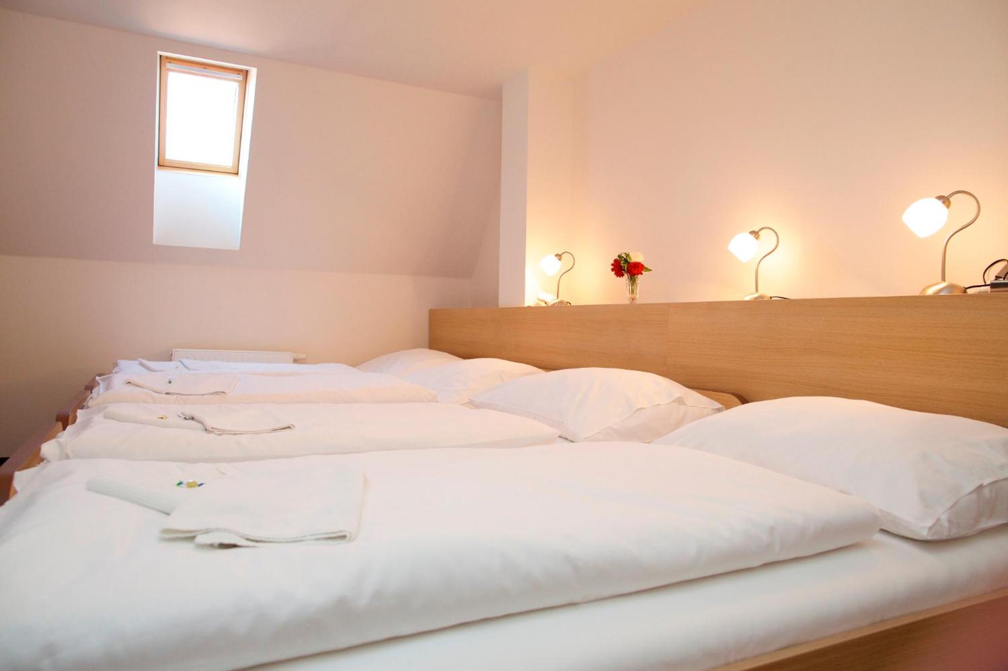 Standard Double or Twin Room - Photo 3