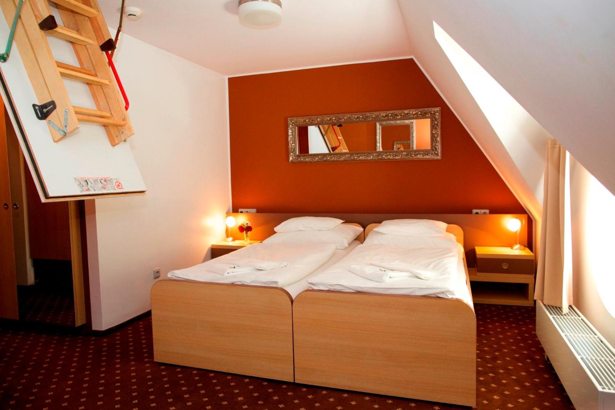 Standard Double or Twin Room - Photo 4