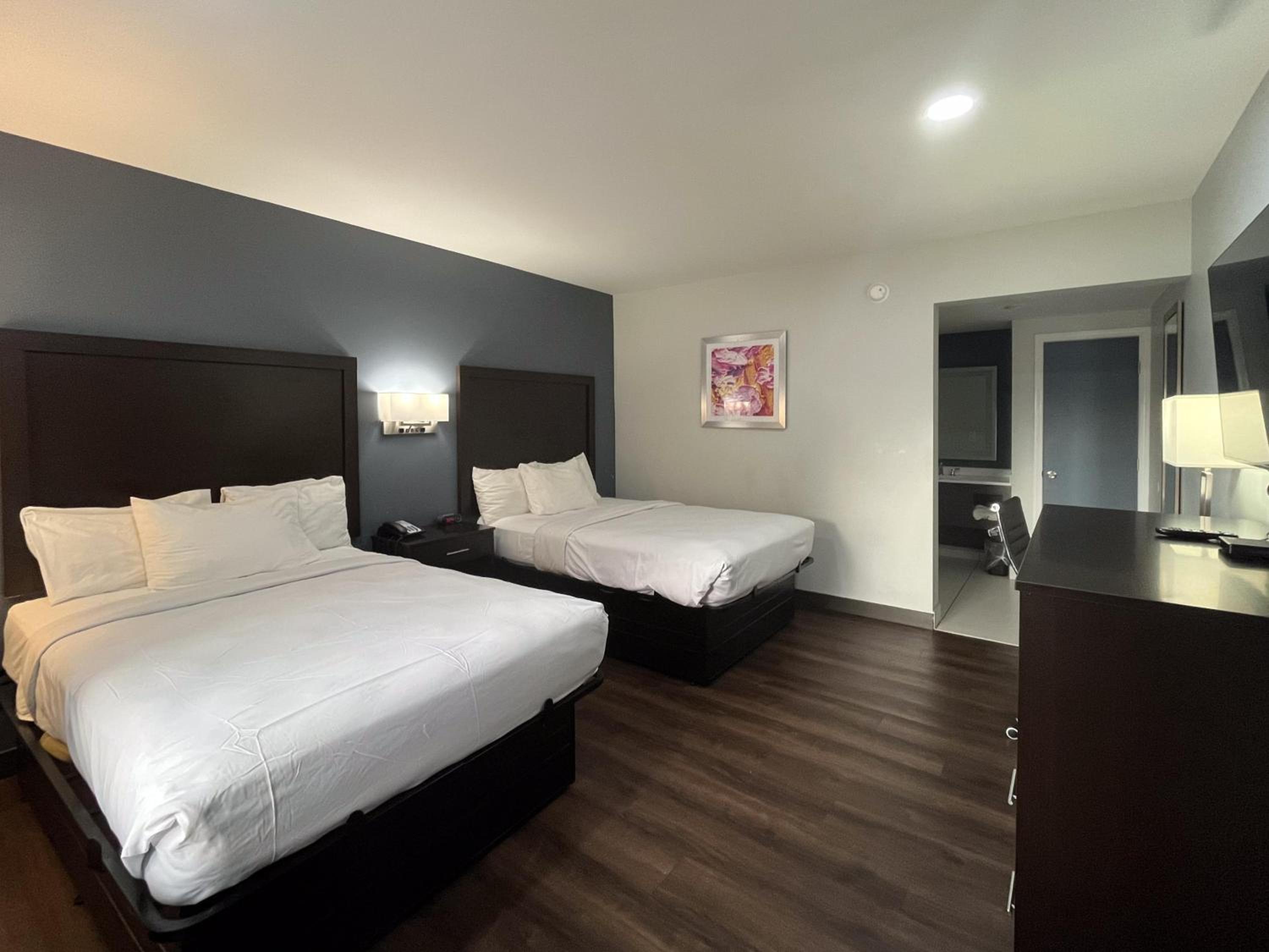 2 Full Beds | Smoking, Kitchen photo 1
