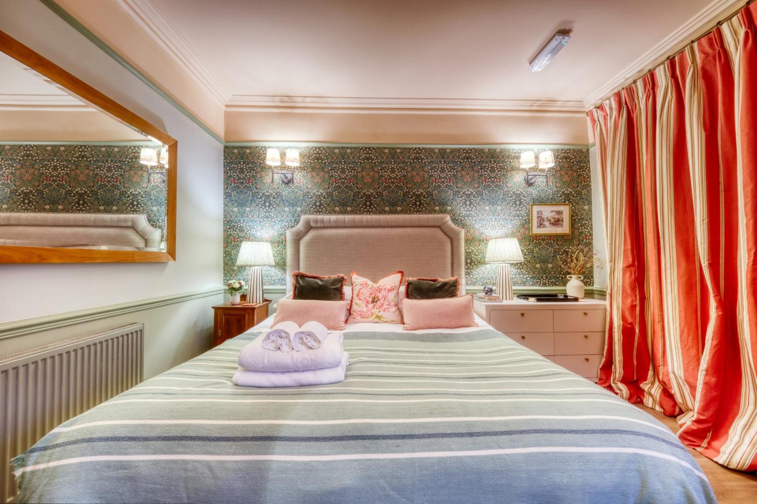 Deluxe Double Room with Shower photo 2