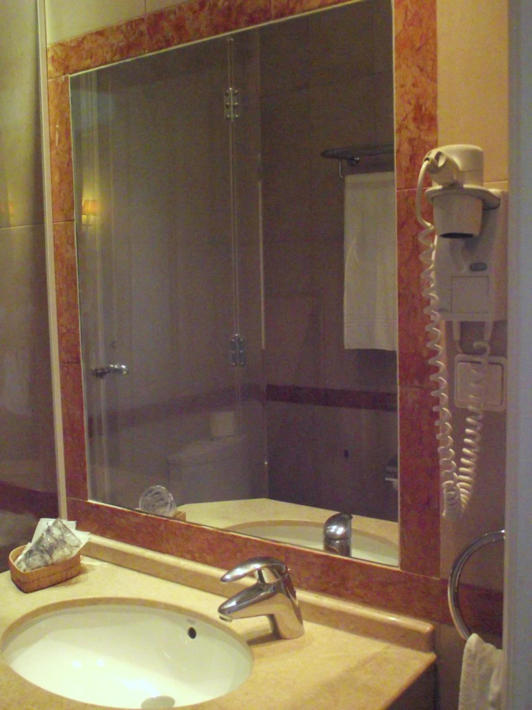 Budget Double Room thumbnail 5