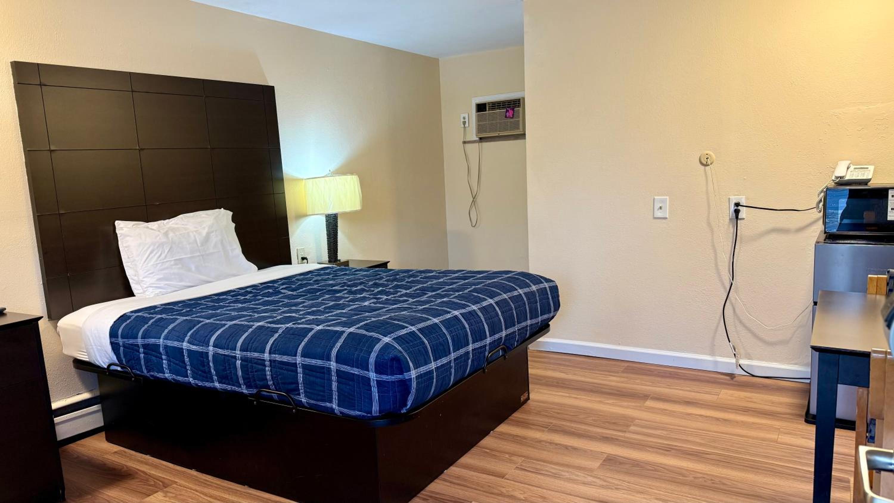 Queen Room - Photo 19