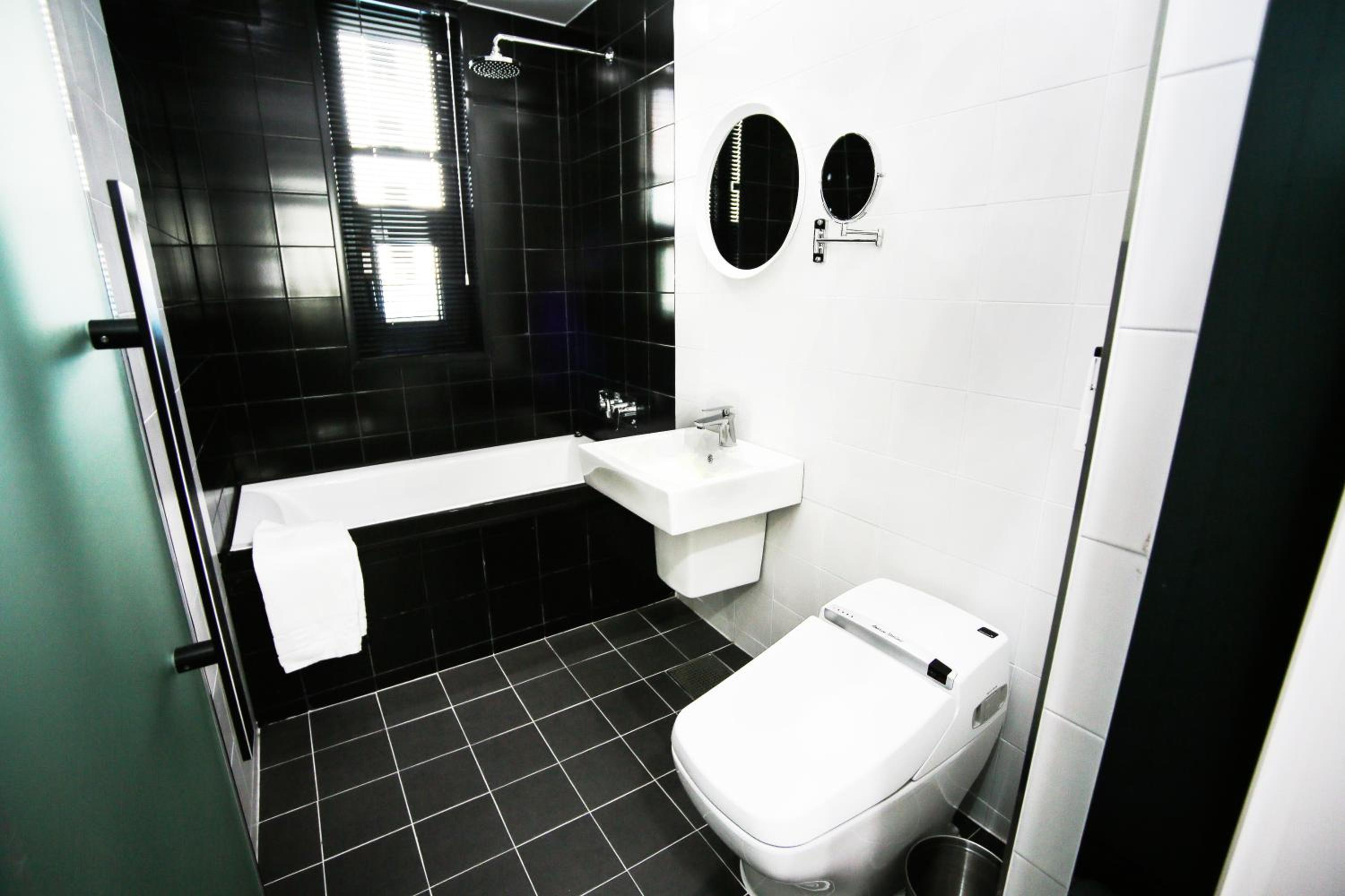 Deluxe Room with Balcony photo 2
