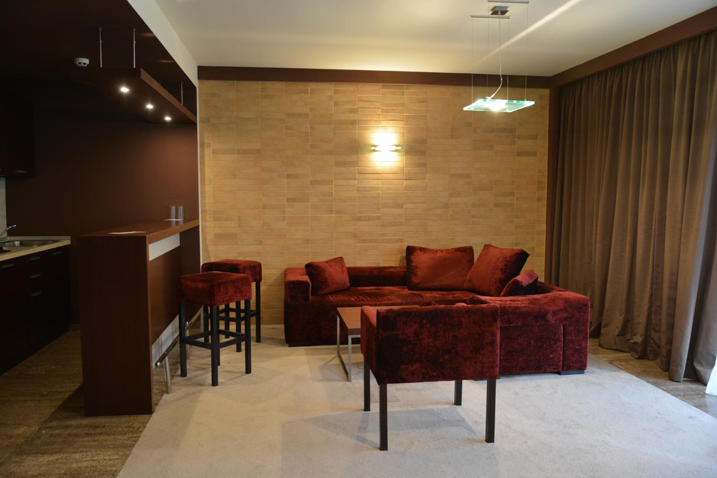 One-Bedroom Apartment with Terrace - Photo 2