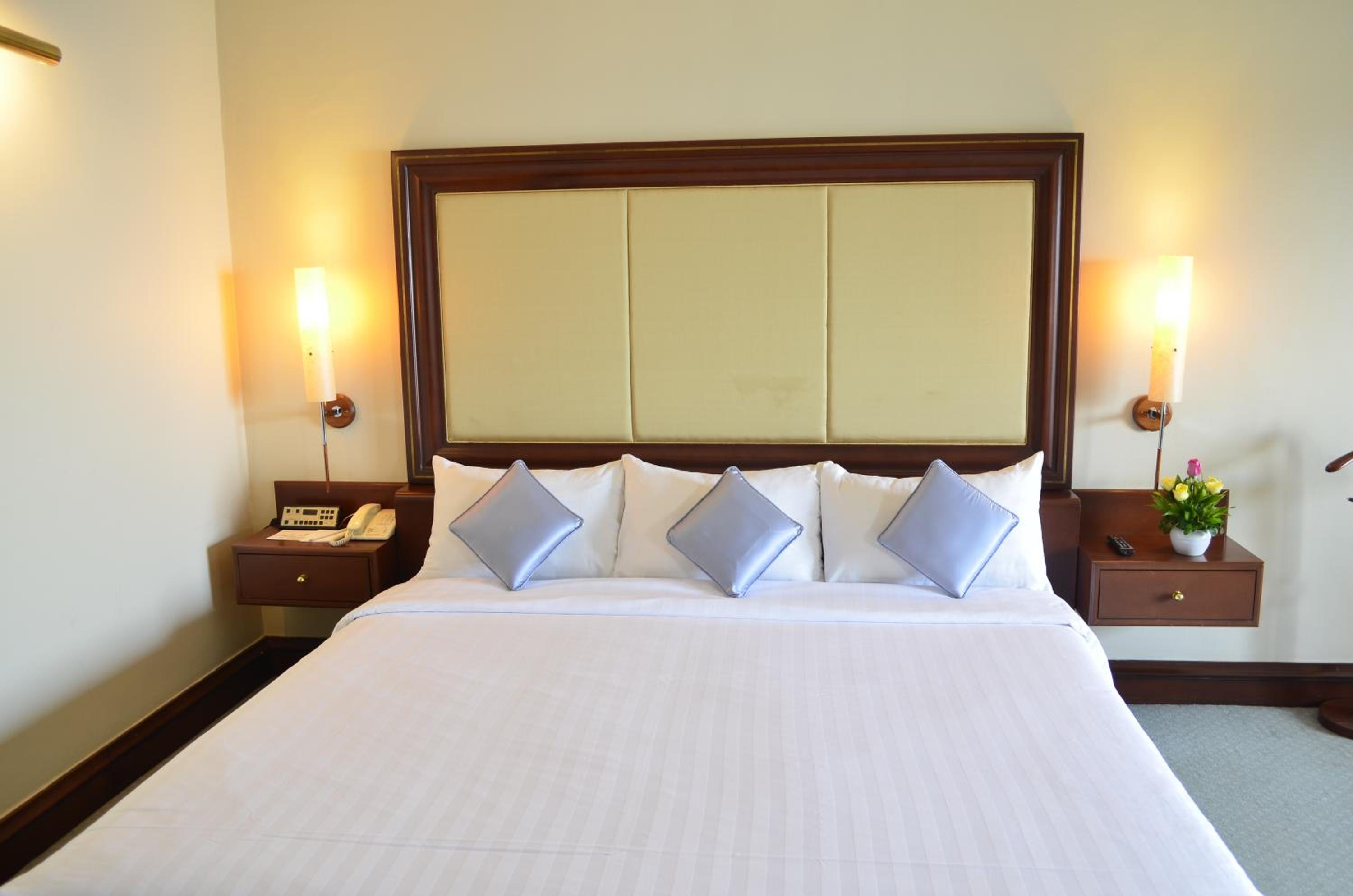 Executive Suite - Photo 7