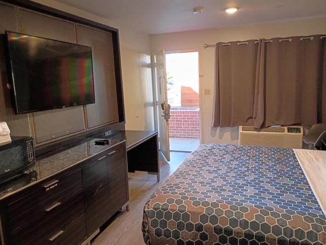Queen Room - Photo 3
