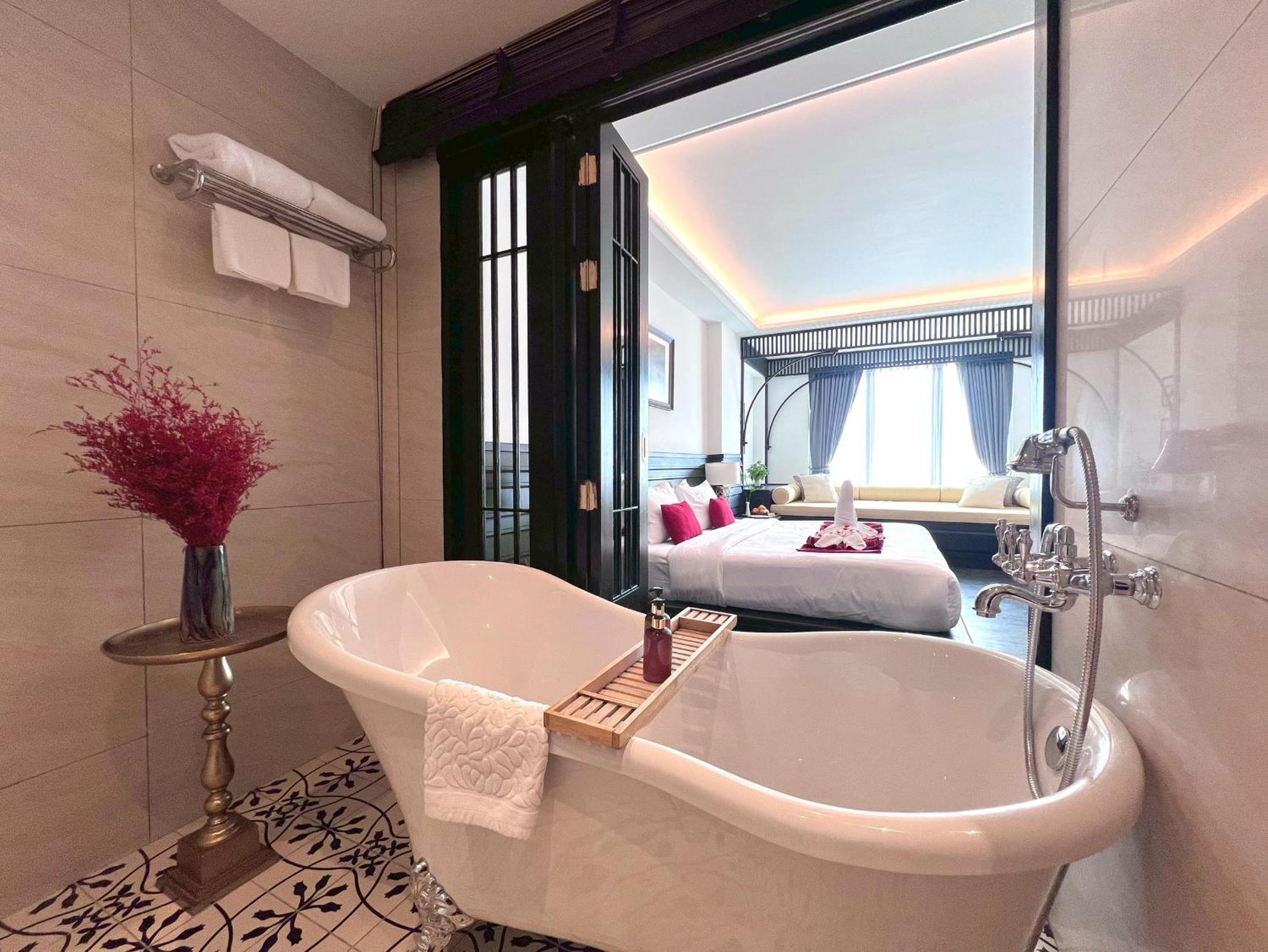 Deluxe Double or Twin Room with City View