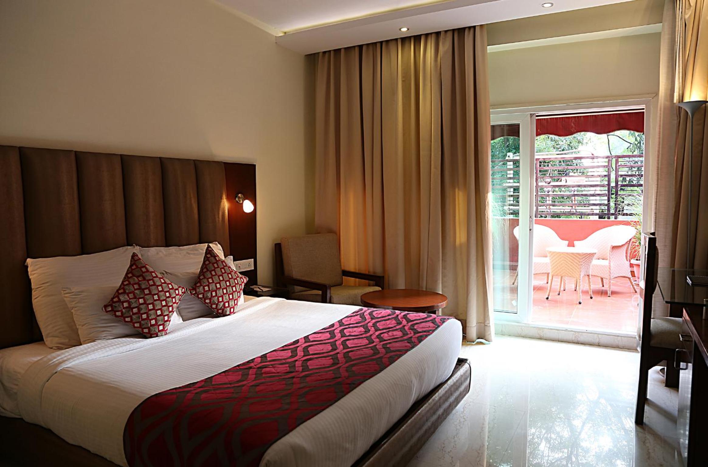 Deluxe Double Room with Balcony photo 1