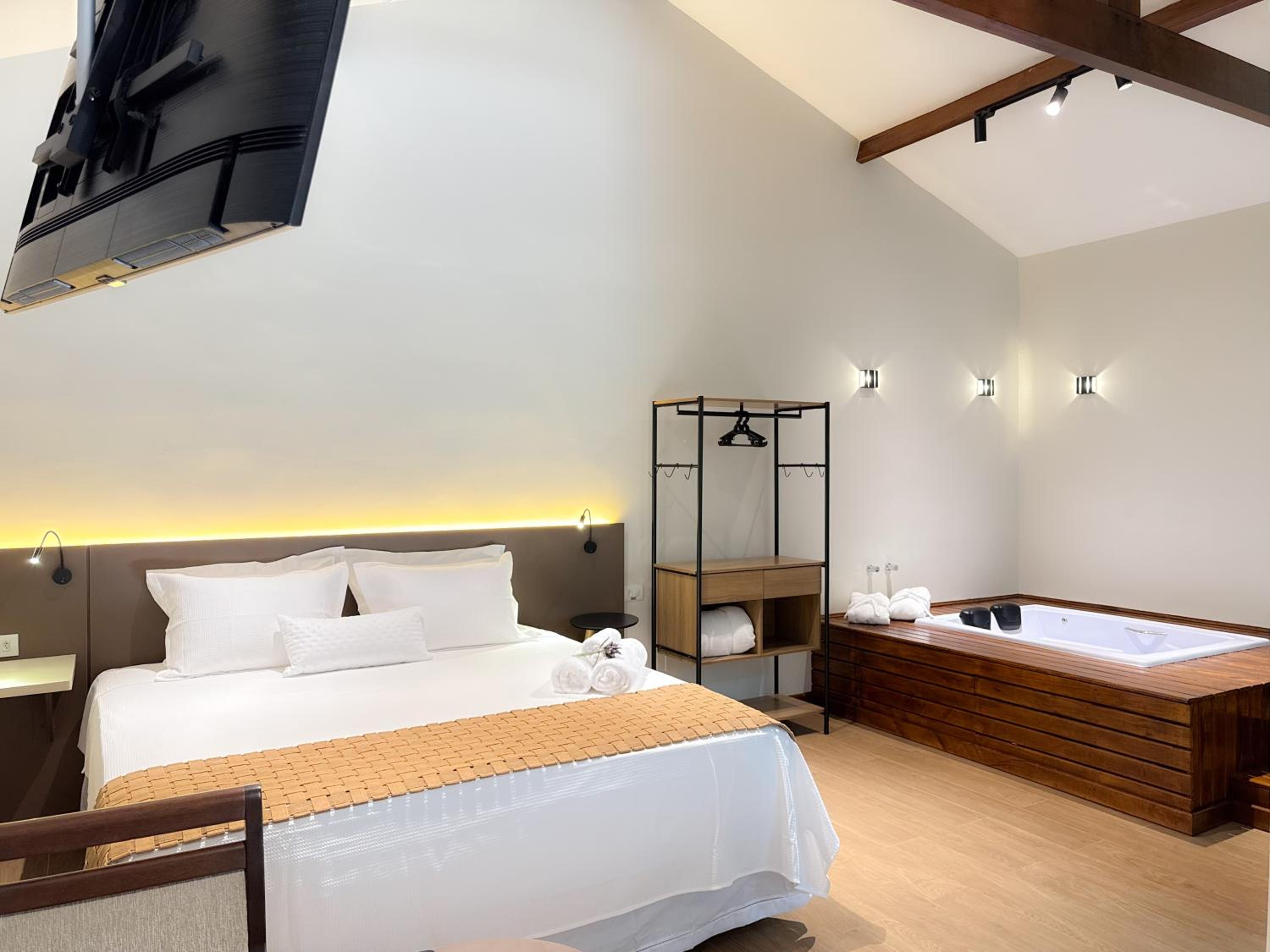 Double Room with Spa Bath photo 2