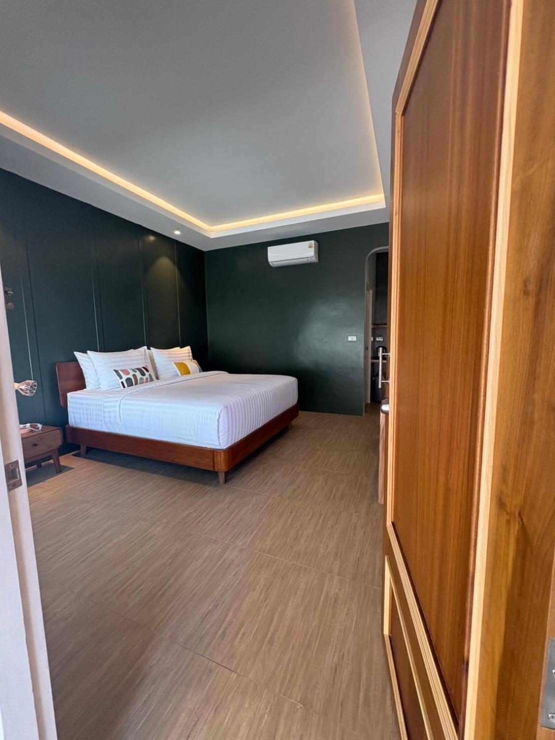 Superior King Room - Photo 10