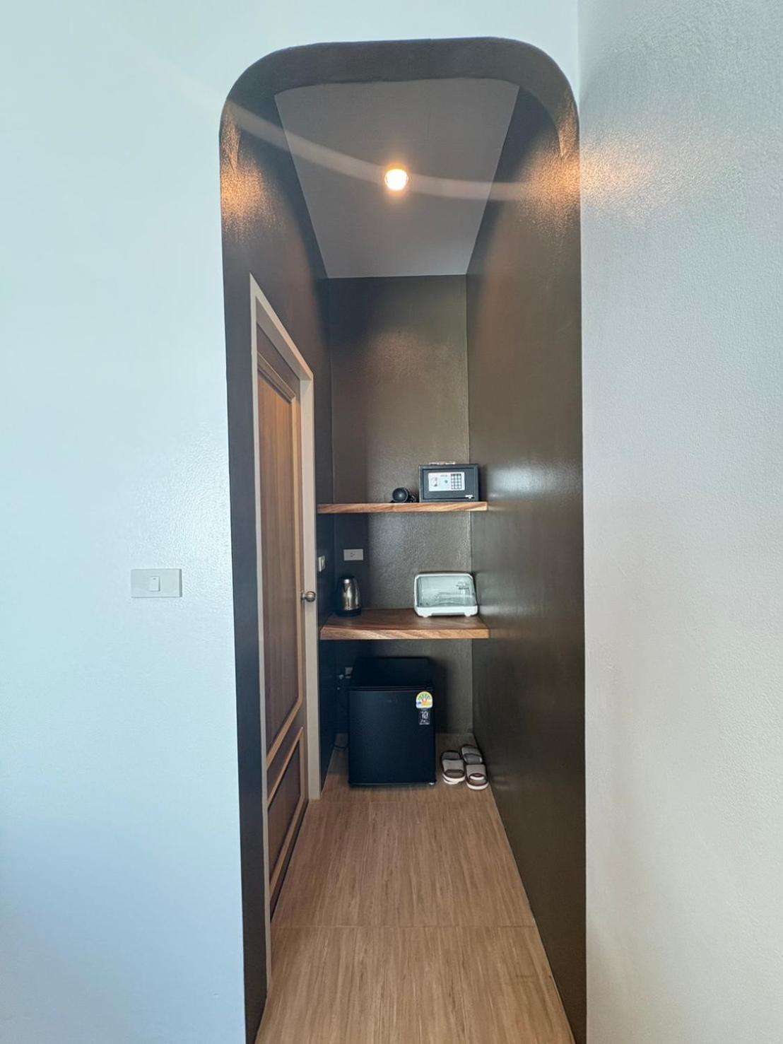 Superior King Room - Photo 11