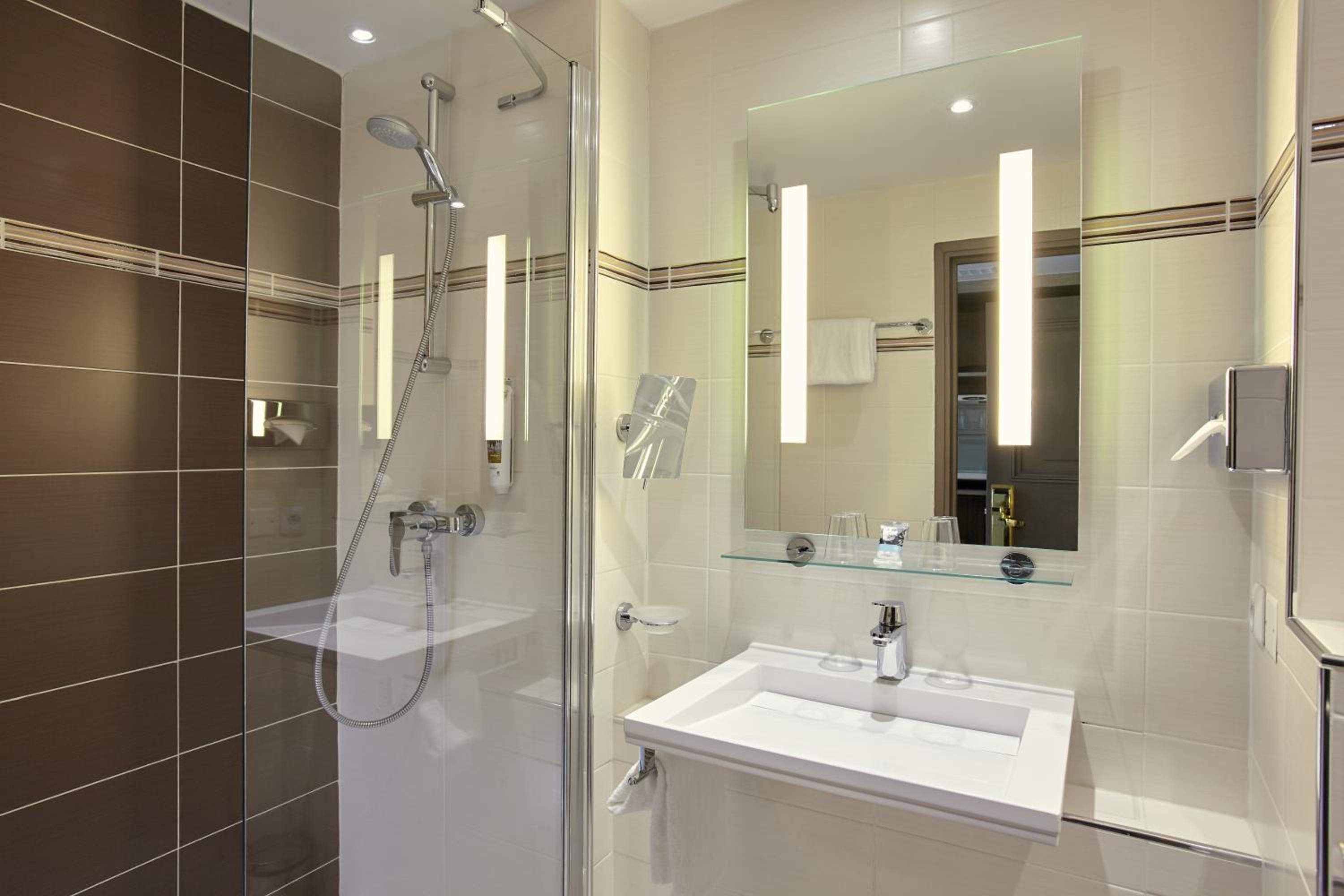 Classic Room with One Double Bed and One Single Bed