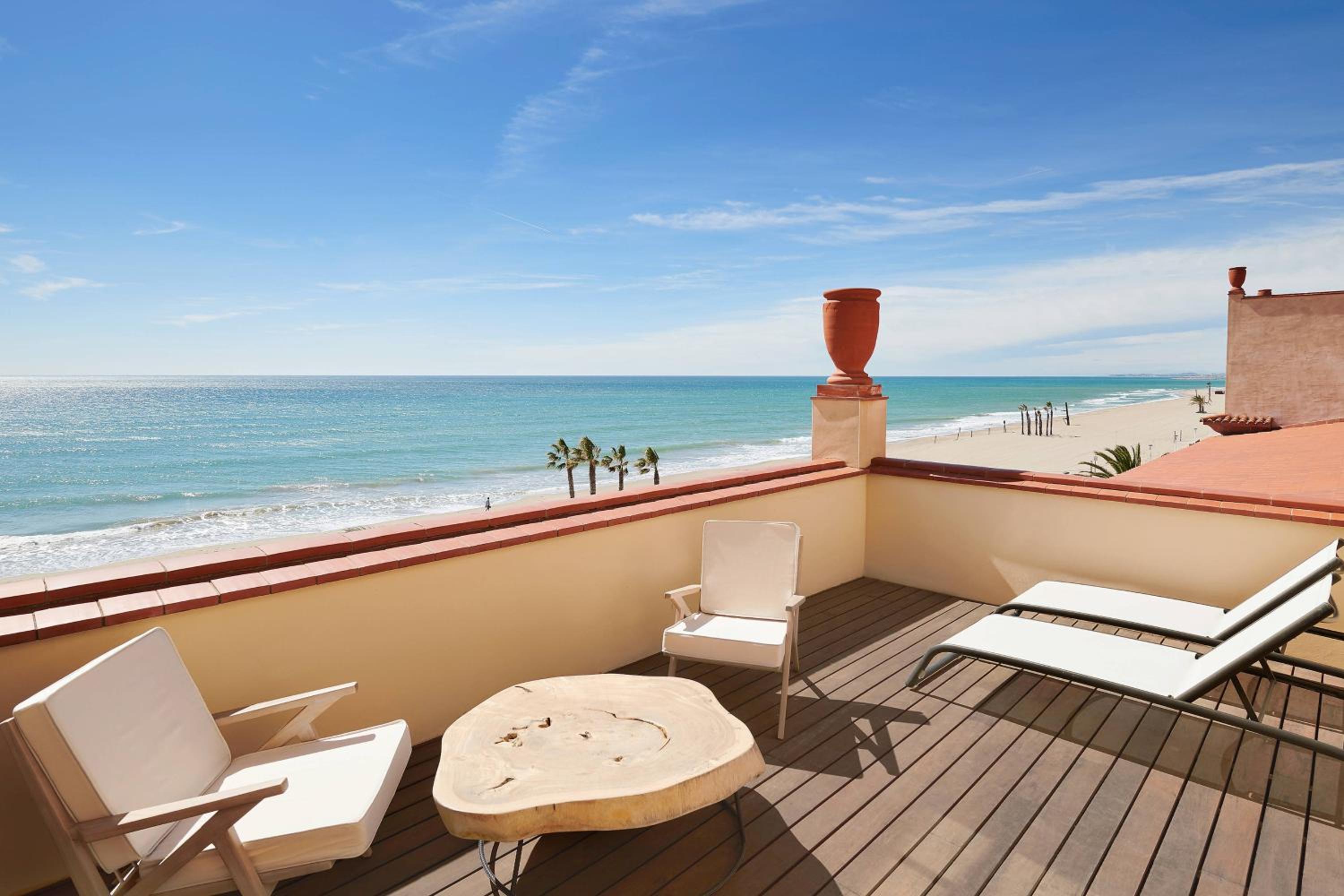 Grand Premium Beachfront Historic King Room