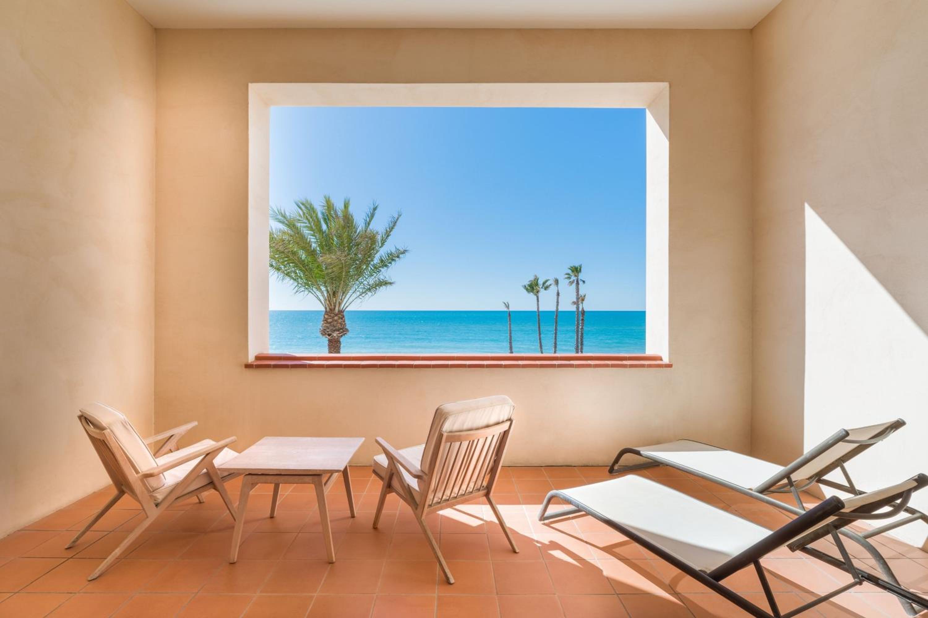 Grand Premium Beachfront Historic King Room