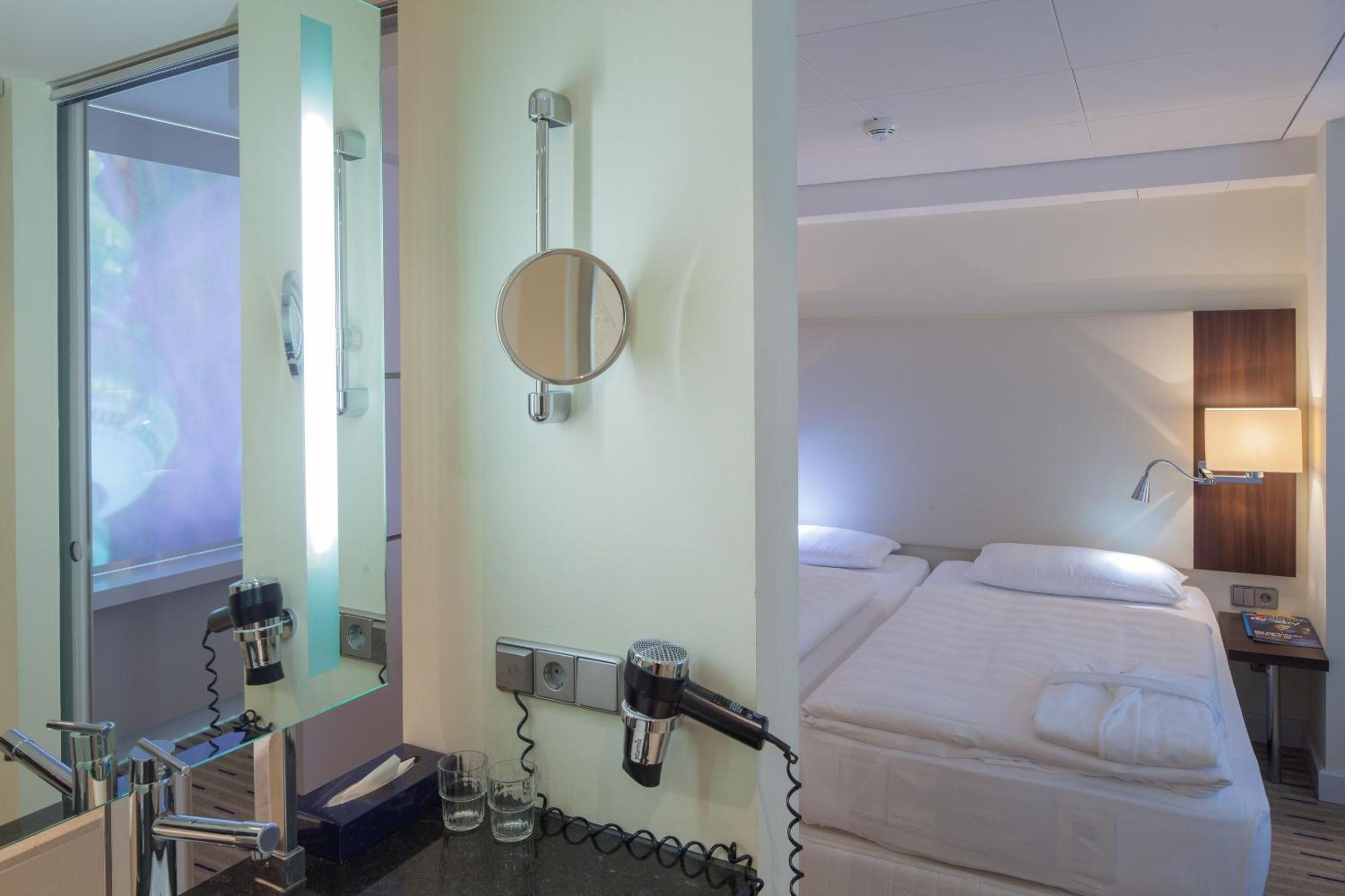 Color Suite (Windowless Suite) - Photo 12