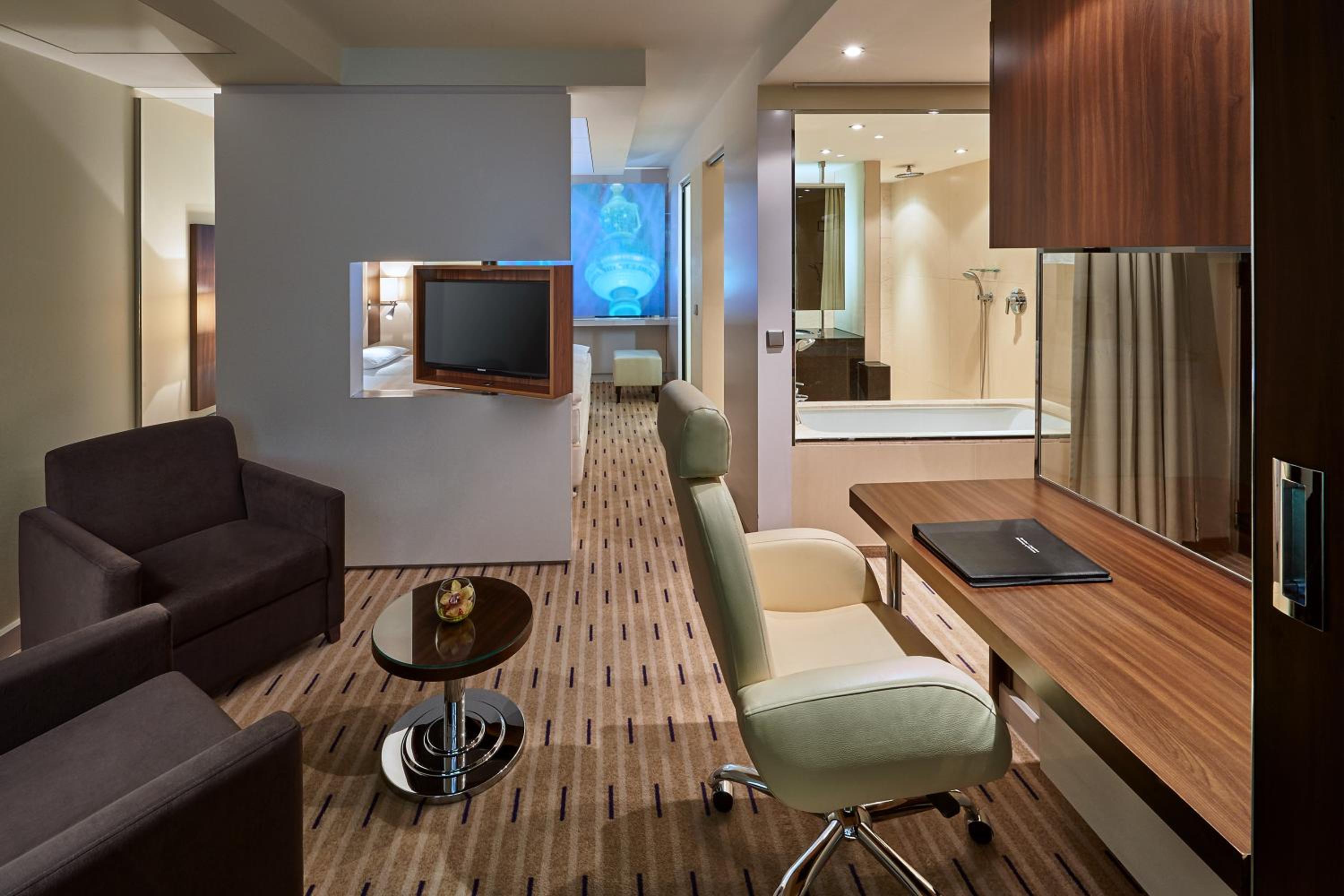 Color Suite (Windowless Suite) - Photo 8