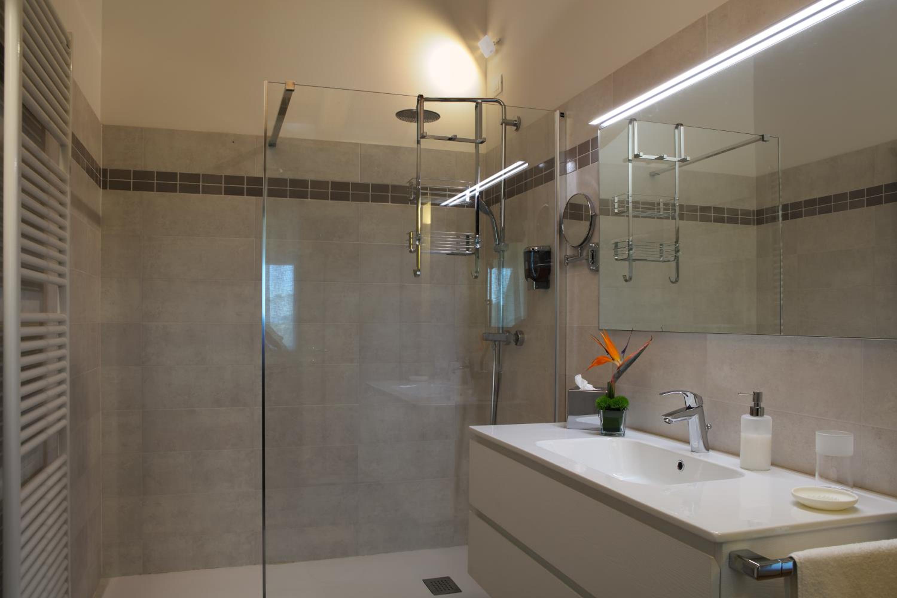 Deluxe Double Room with Balcony photo 2